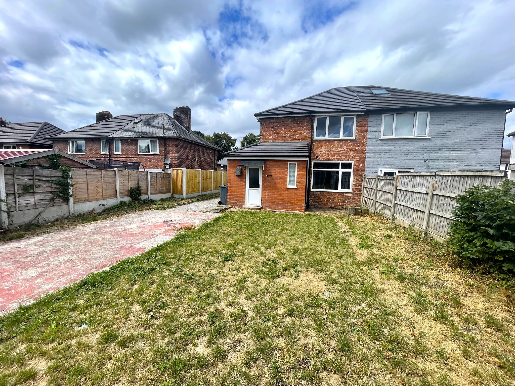 3 bedroom semi-detached house For Sale in Manchester - Photograph 16.