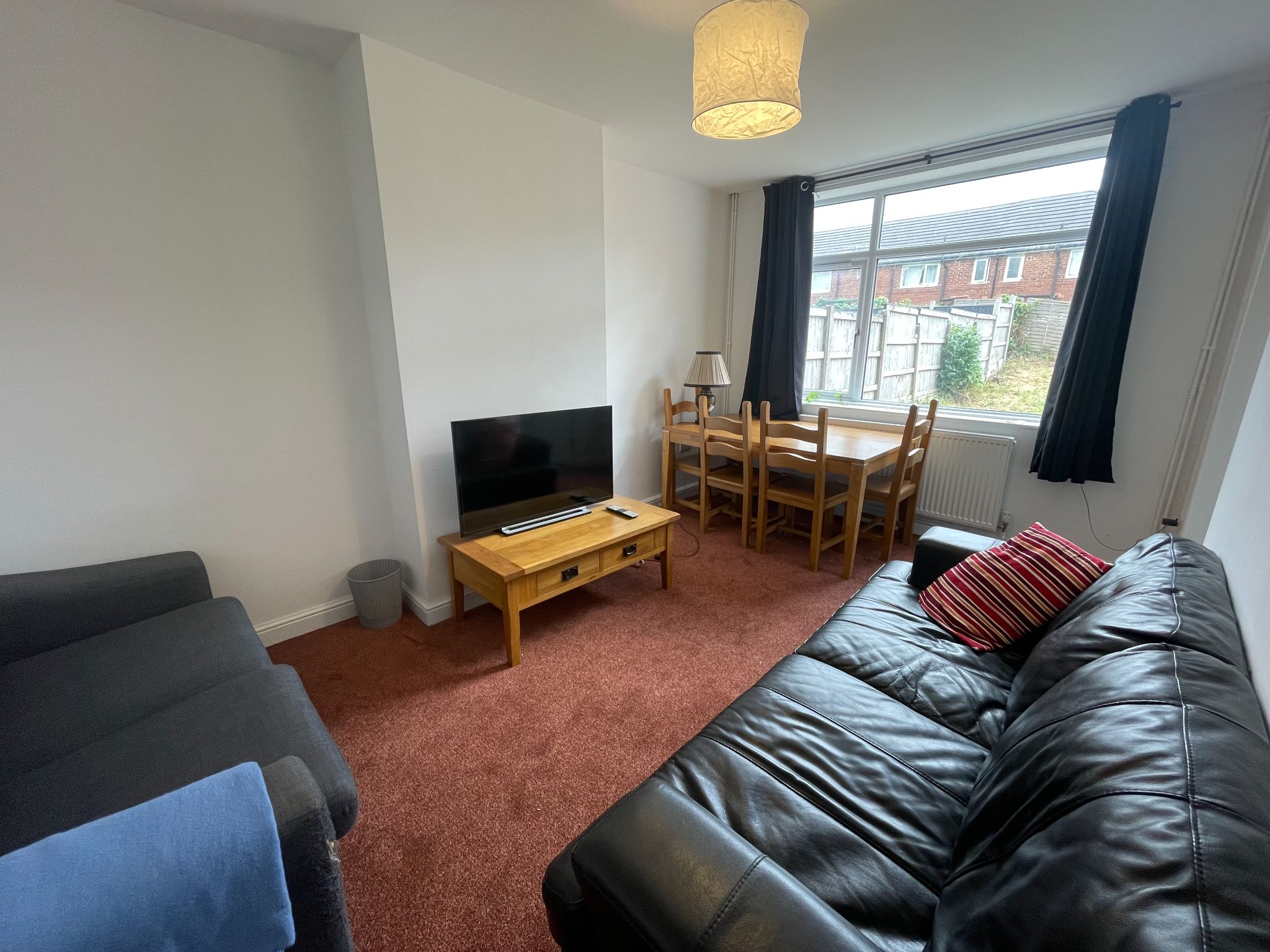 3 bedroom semi-detached house For Sale in Manchester - Photograph 5.