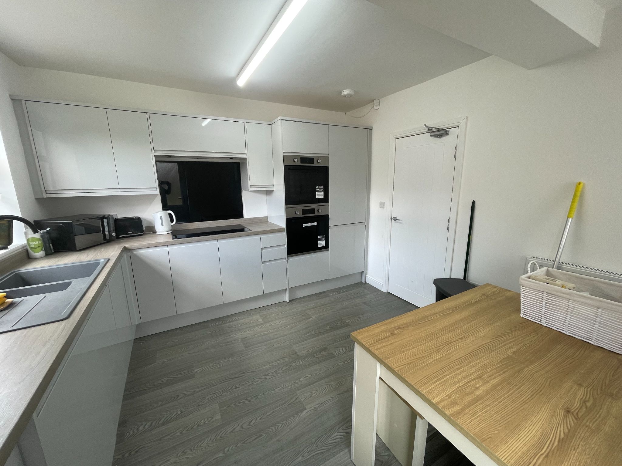 3 bedroom semi-detached house For Sale in Manchester - Photograph 7.