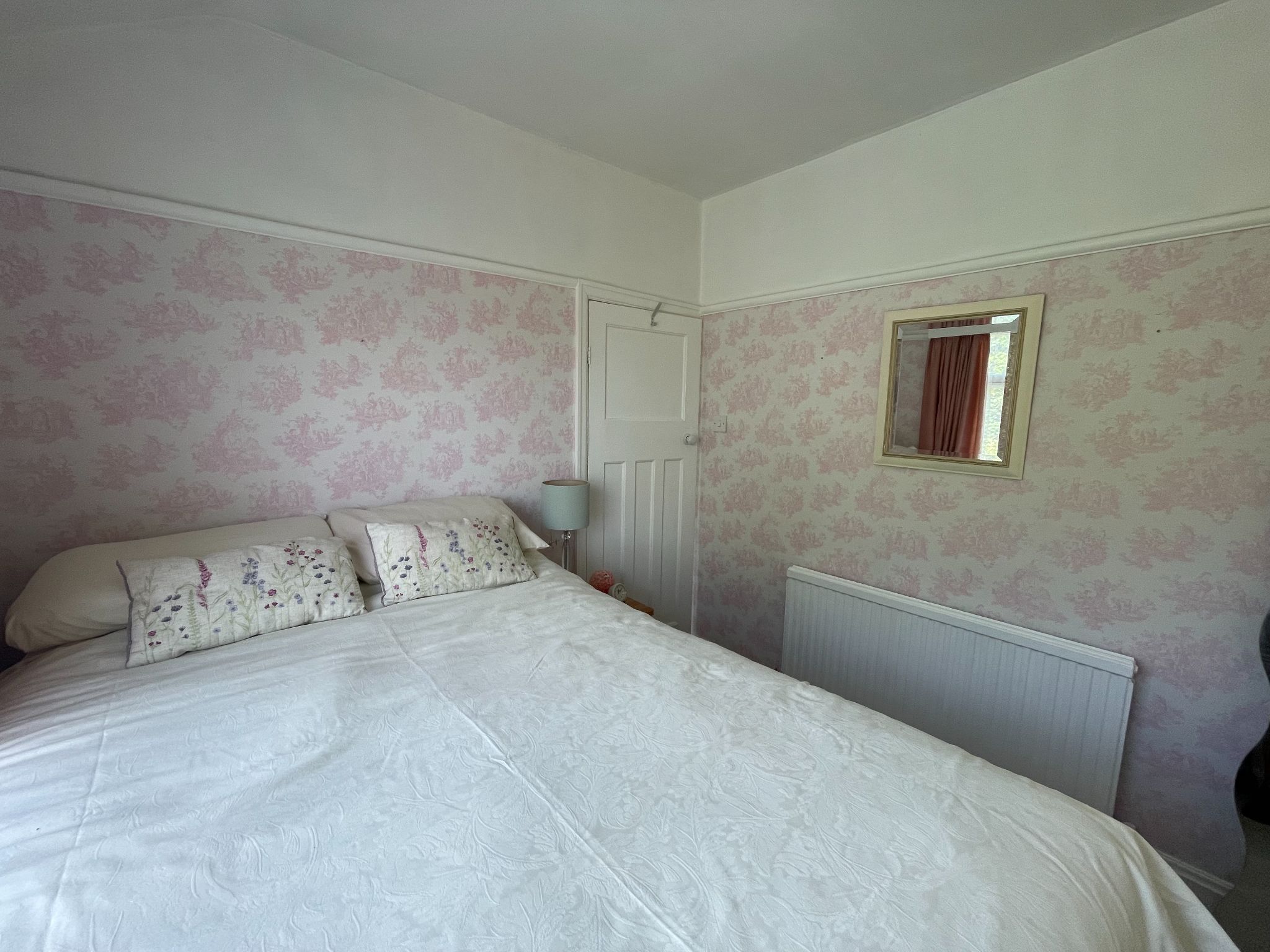 3 bedroom semi-detached house For Sale in Manchester - Photograph 2.