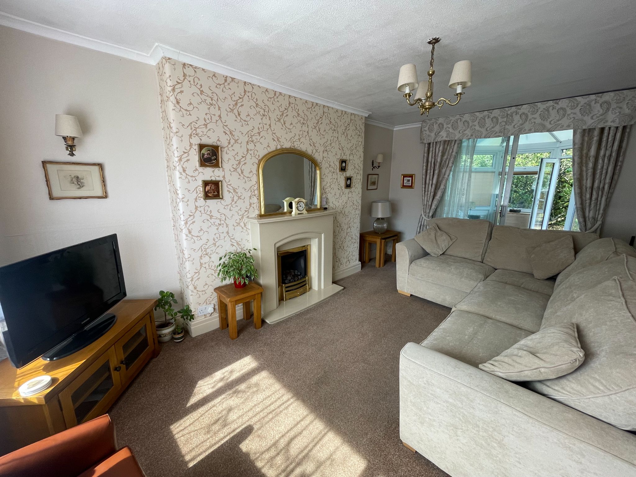 3 bedroom semi-detached house For Sale in Manchester - Photograph 12.