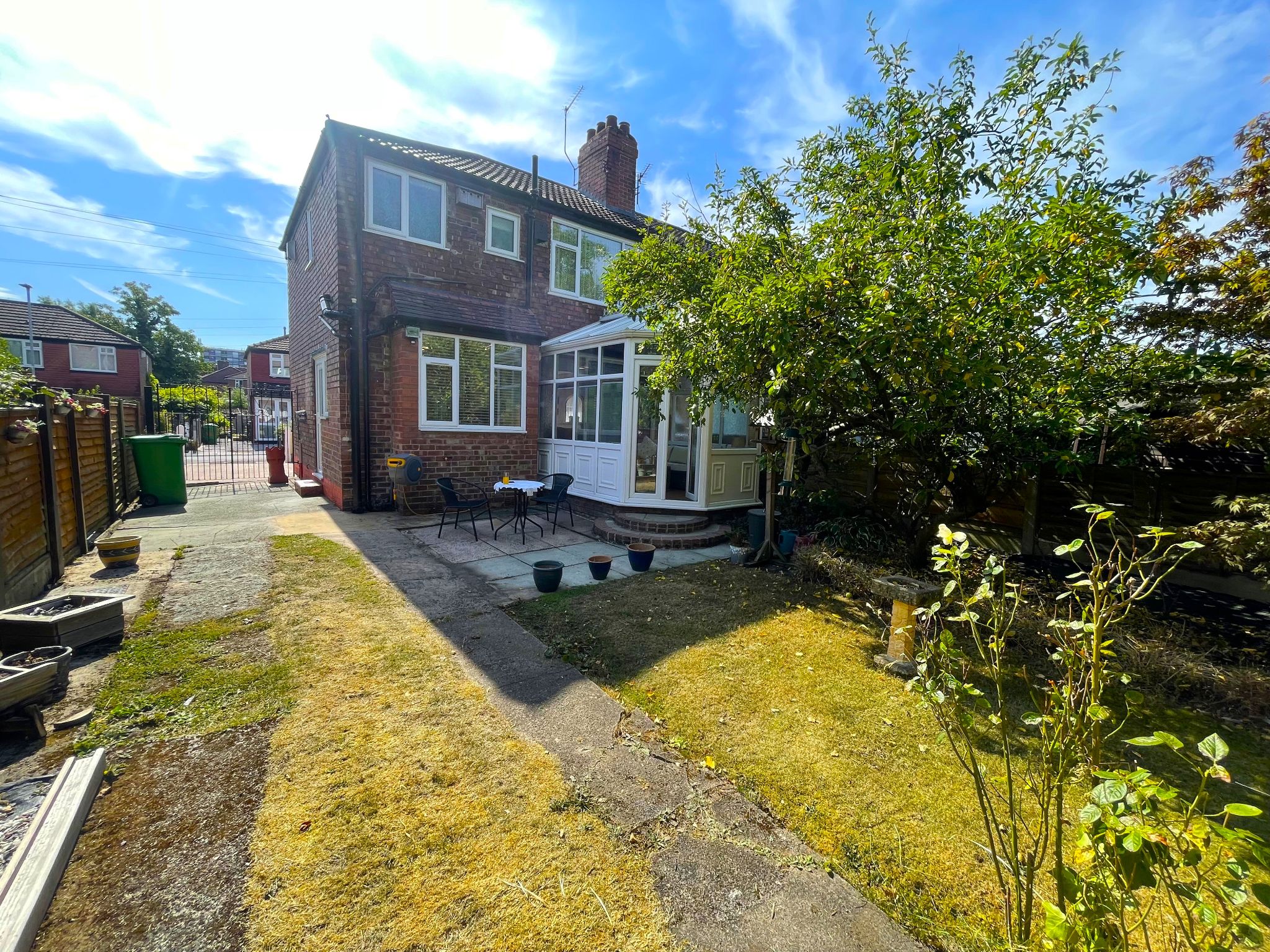 3 bedroom semi-detached house For Sale in Manchester - Photograph 25.