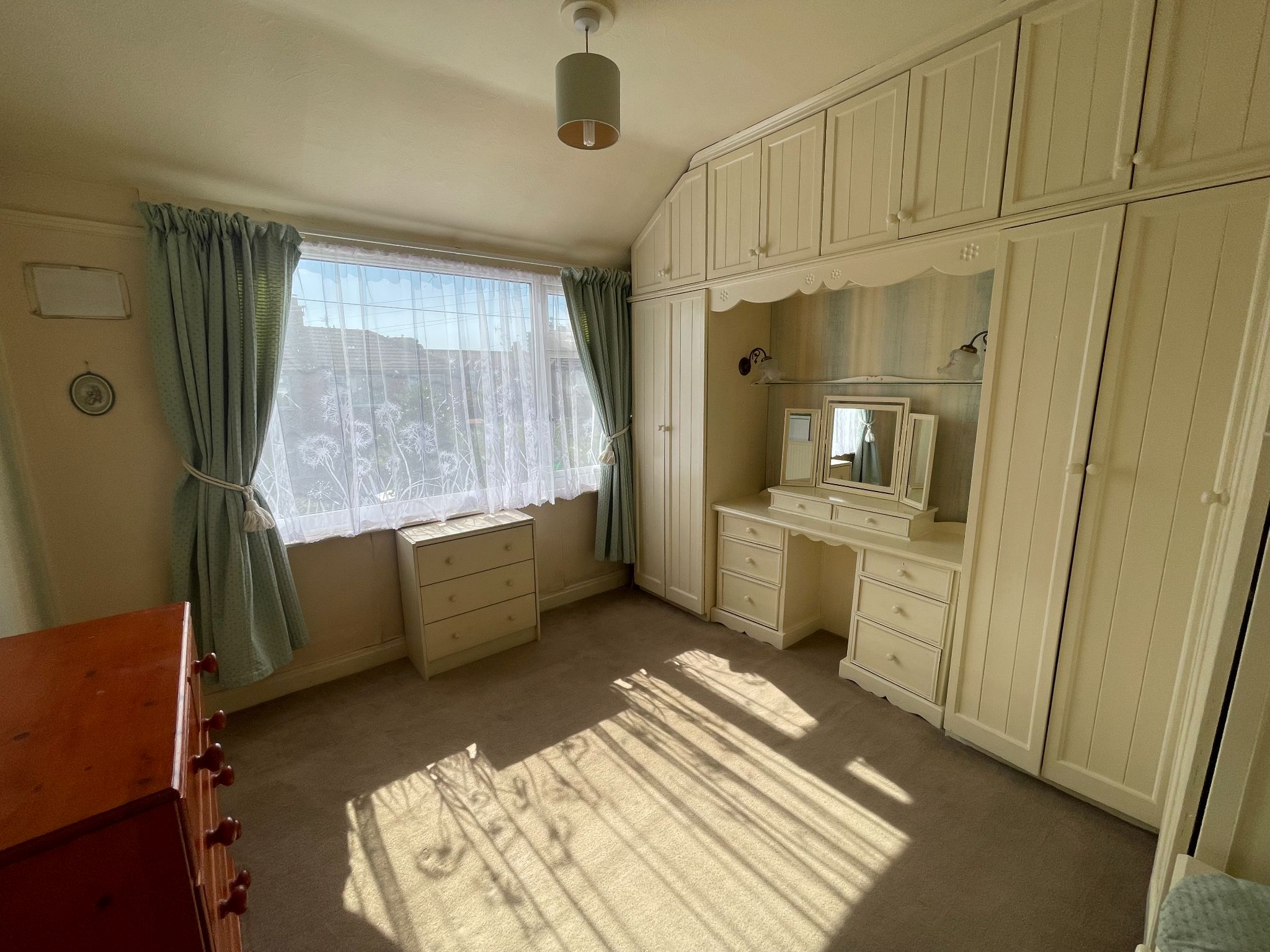 3 bedroom semi-detached house For Sale in Manchester - Photograph 3.