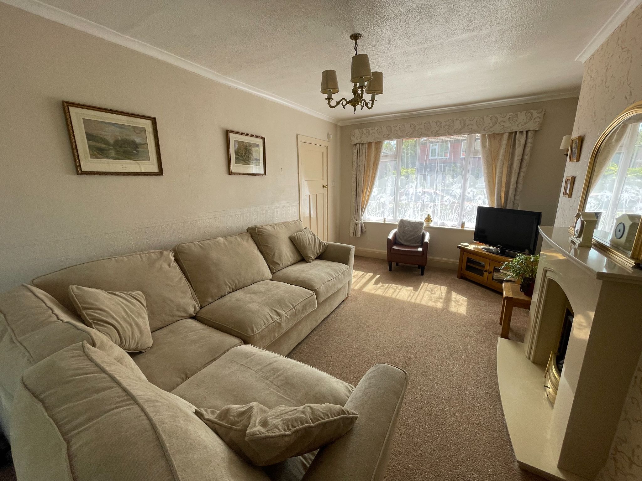 3 bedroom semi-detached house For Sale in Manchester - Photograph 13.