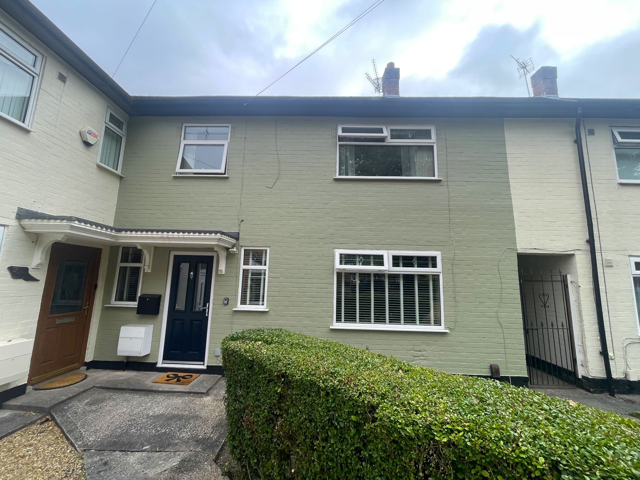 3 bedroom mid terraced house For Sale in Manchester - Property photograph.