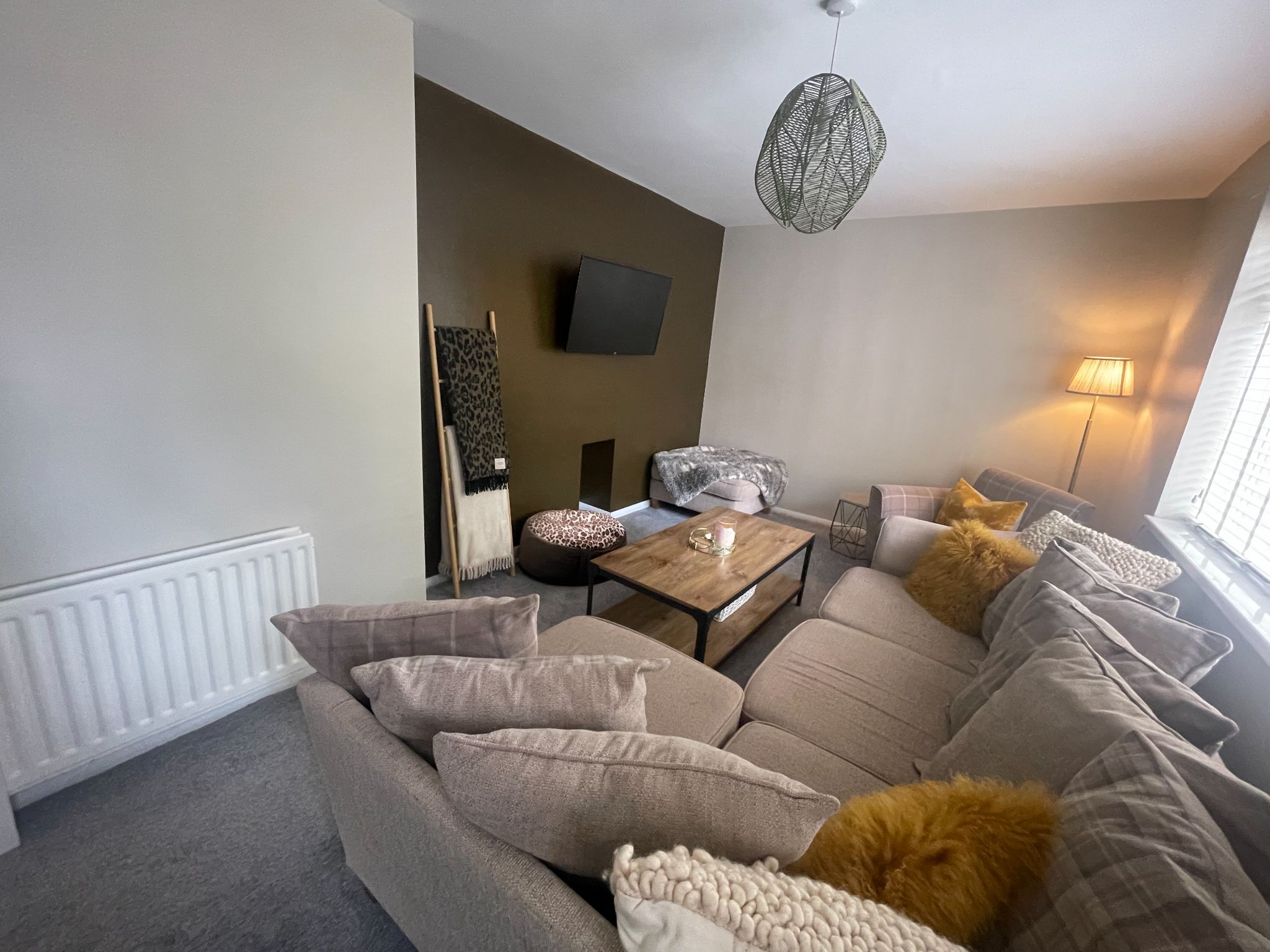 3 bedroom mid terraced house For Sale in Manchester - Photograph 6.