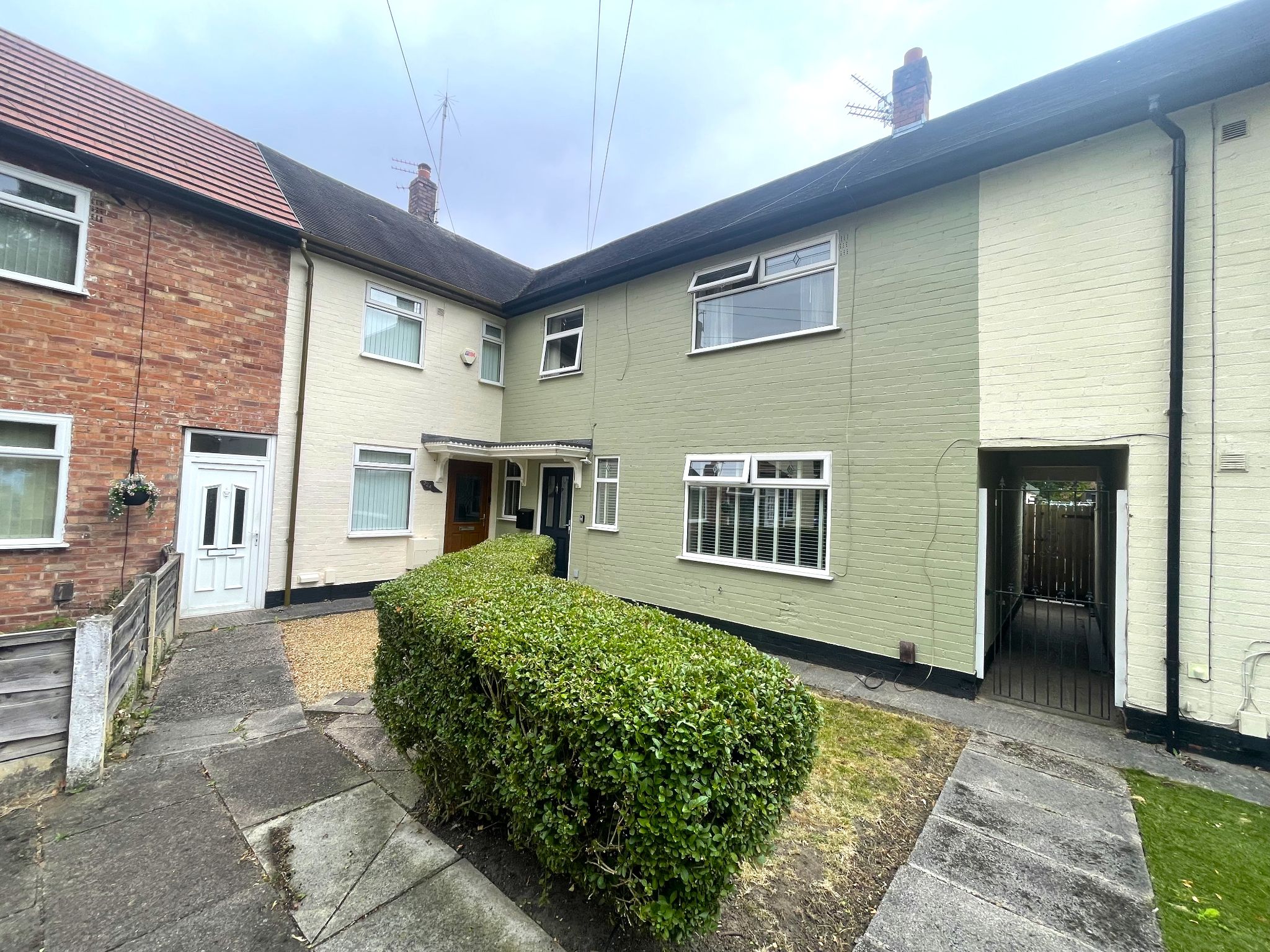 3 bedroom mid terraced house For Sale in Manchester - Property photograph.