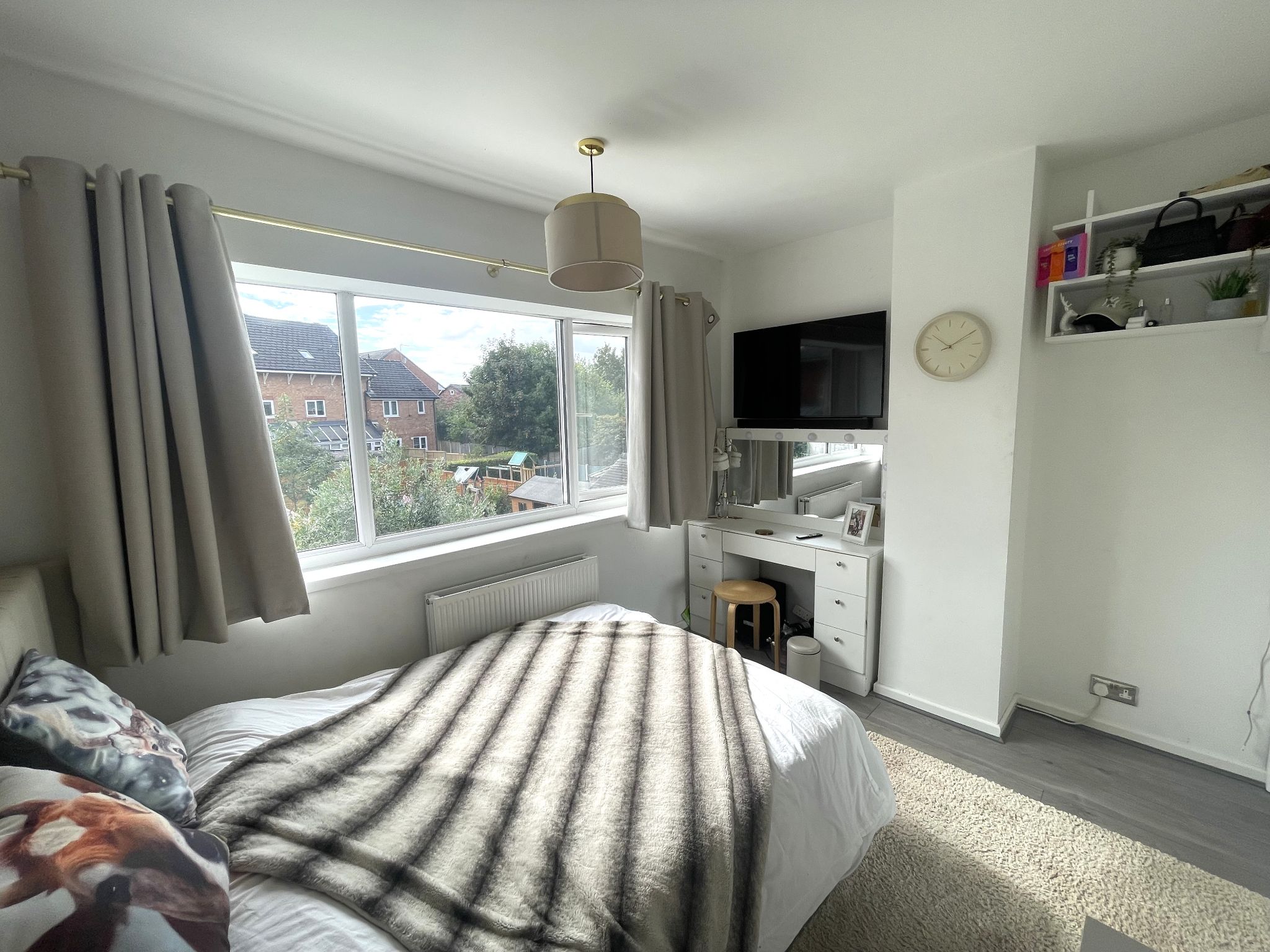 4 bedroom semi-detached house For Sale in Manchester - Photograph 14.