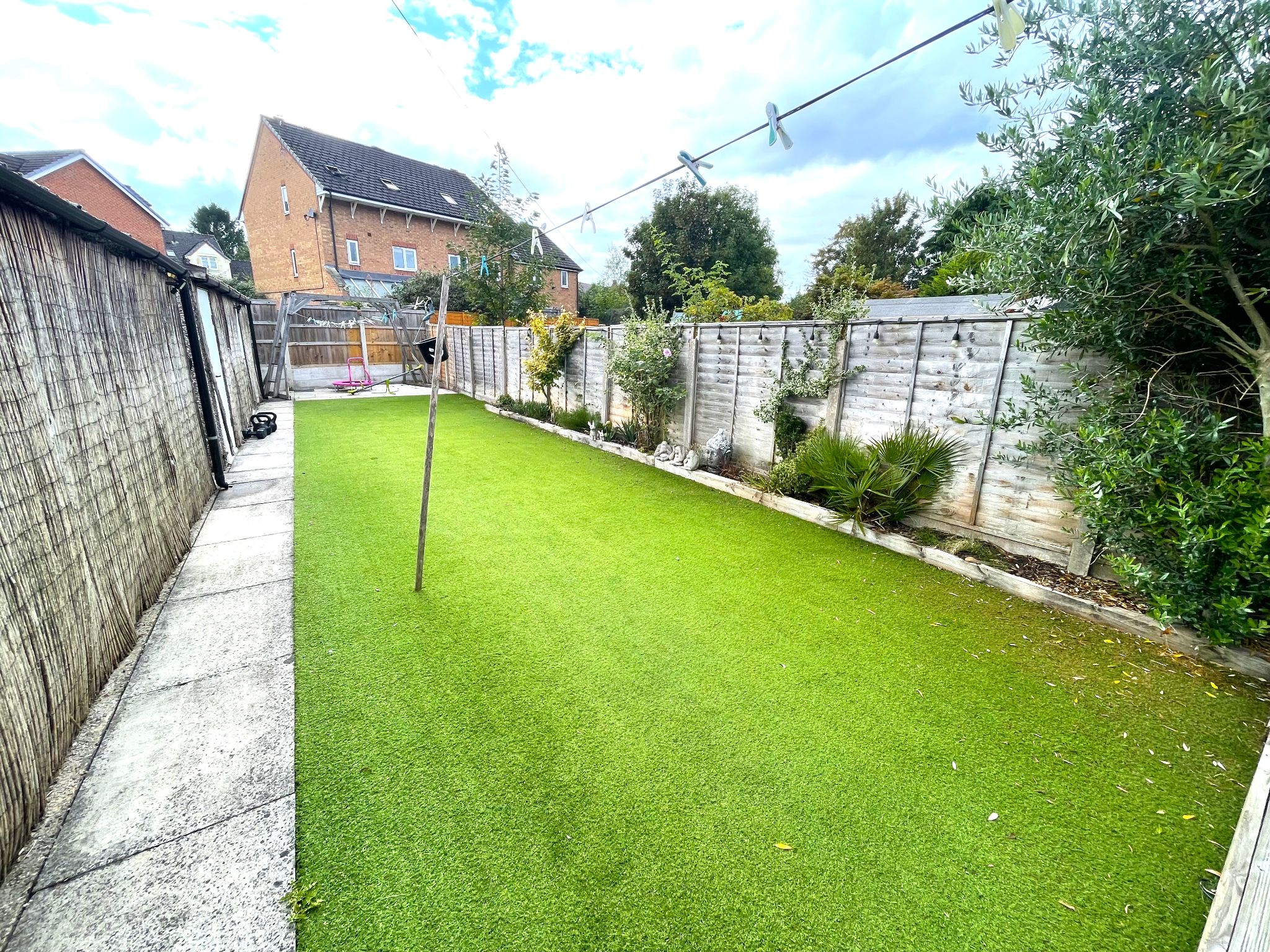 4 bedroom semi-detached house For Sale in Manchester - Photograph 26.
