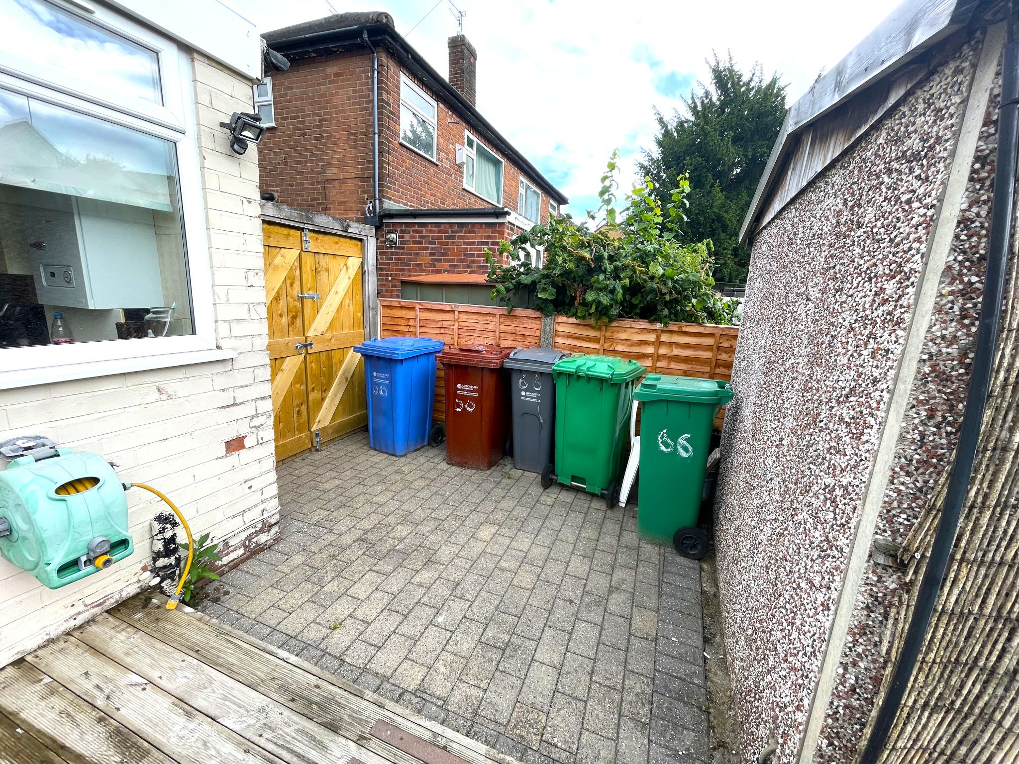 4 bedroom semi-detached house For Sale in Manchester - Photograph 25.