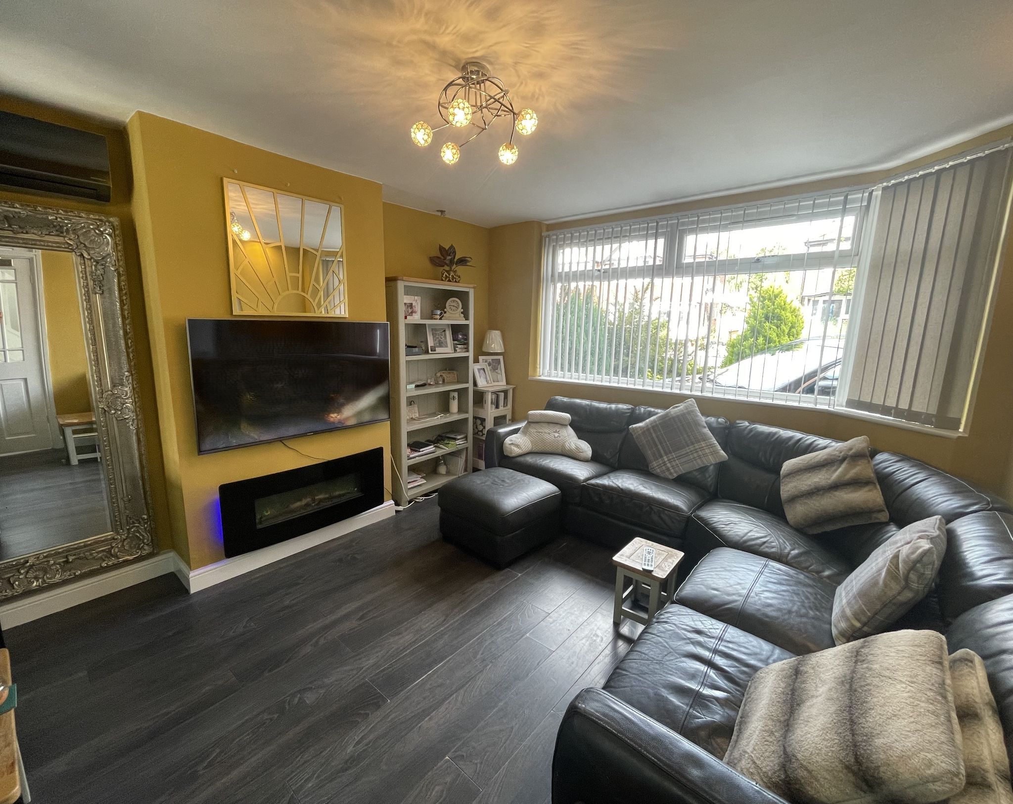 4 bedroom semi-detached house For Sale in Manchester - Photograph 4.
