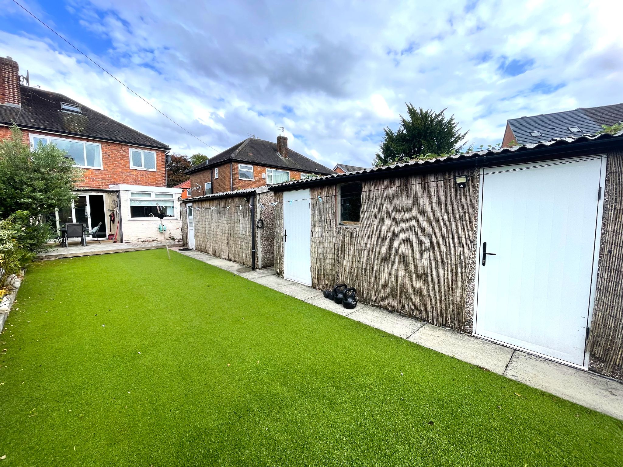 4 bedroom semi-detached house For Sale in Manchester - Photograph 27.