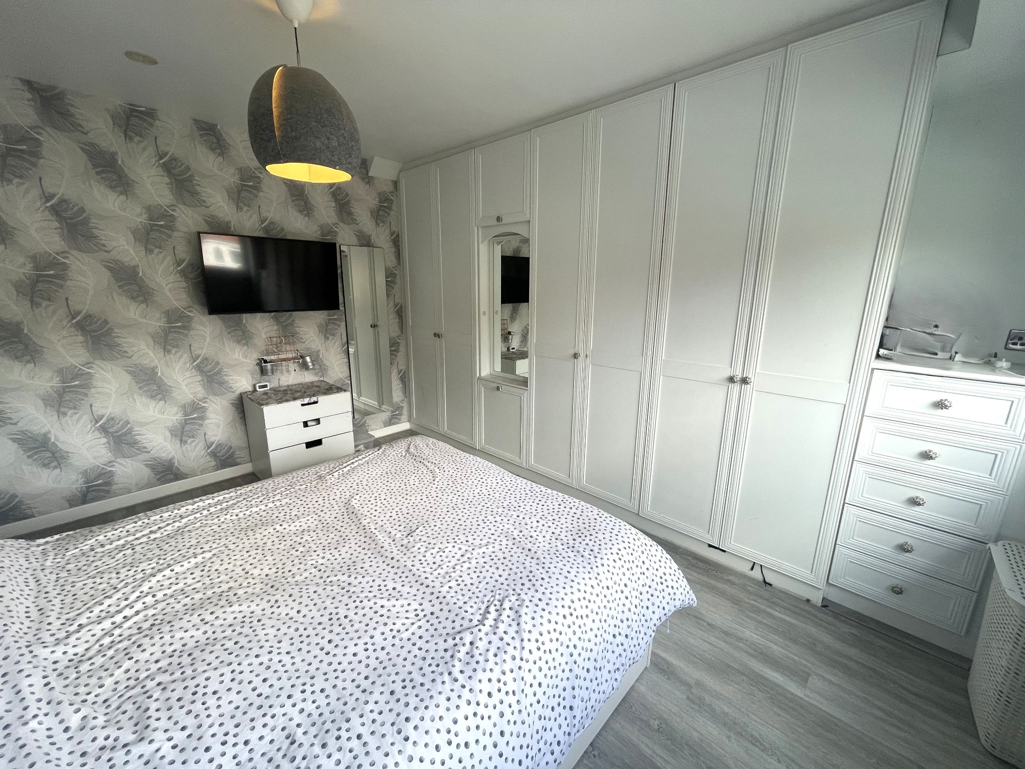 4 bedroom semi-detached house For Sale in Manchester - Photograph 13.