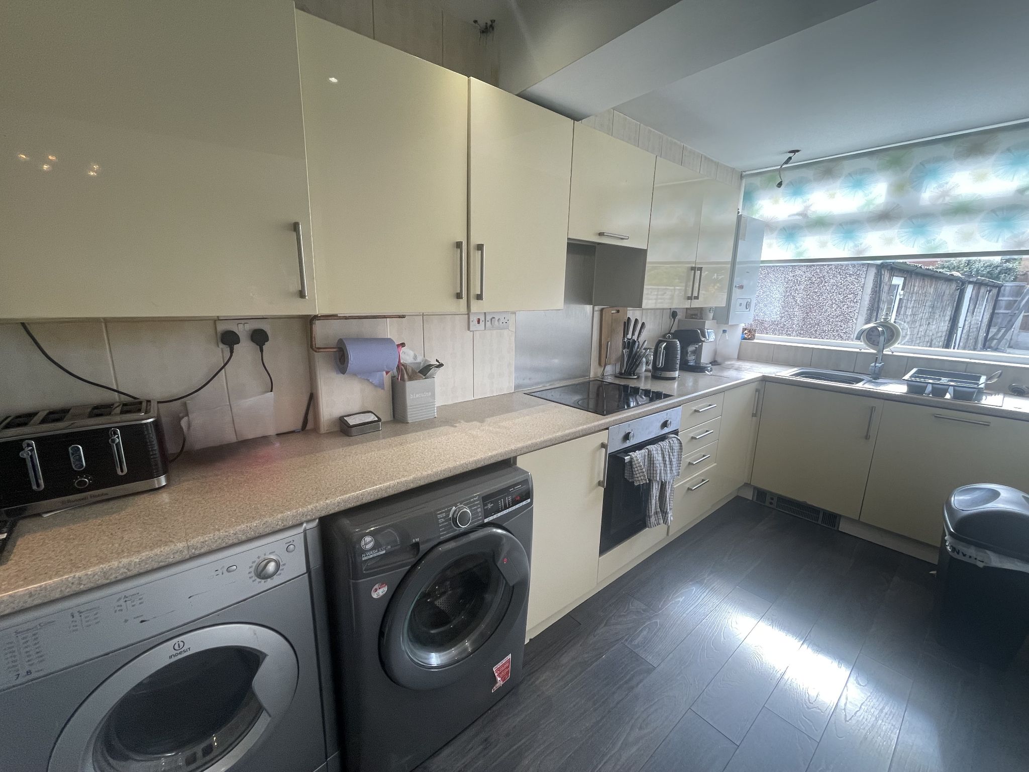 4 bedroom semi-detached house For Sale in Manchester - Photograph 7.