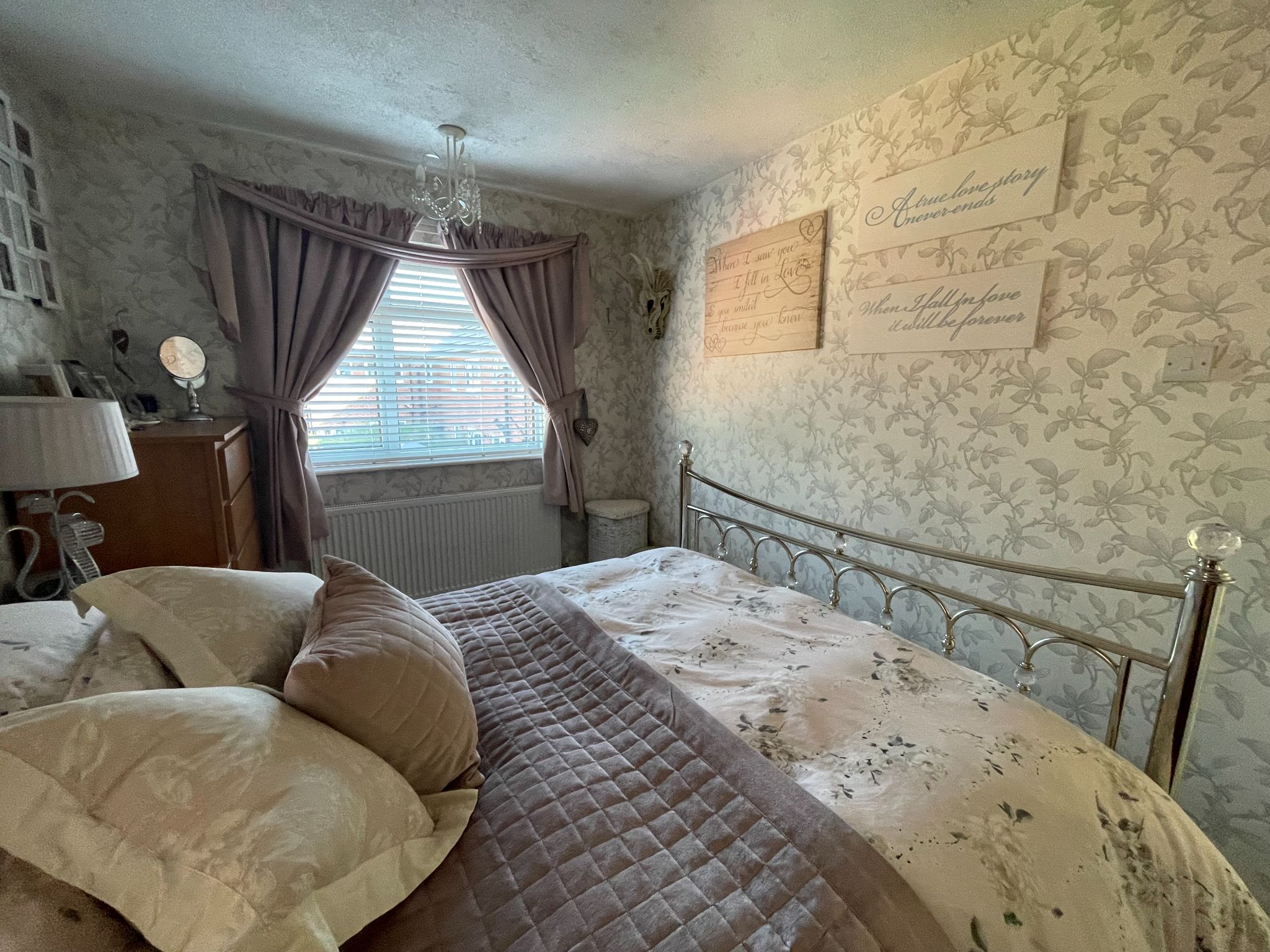 3 bedroom semi-detached house For Sale in Manchester - Photograph 13.