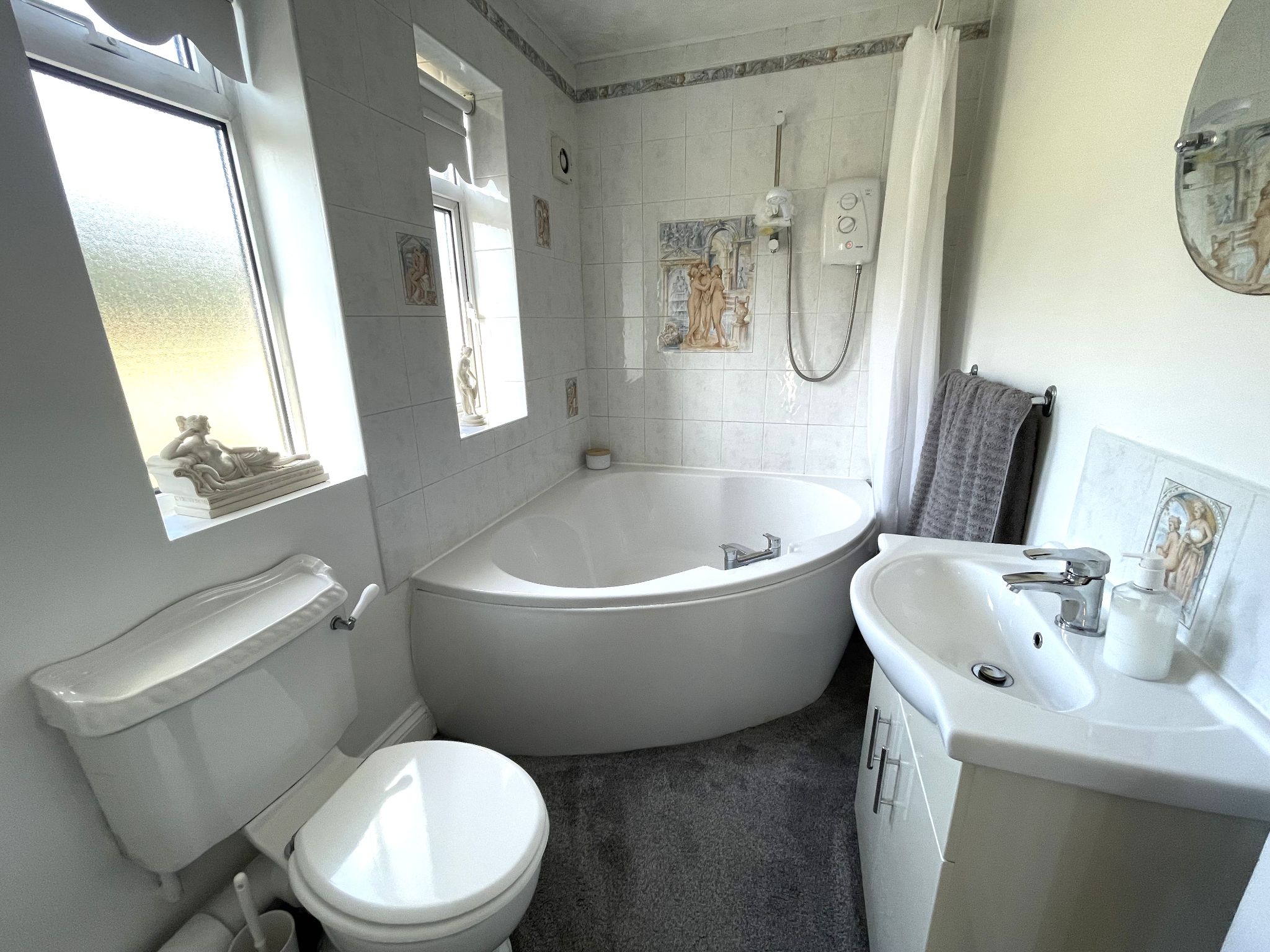 3 bedroom semi-detached house For Sale in Manchester - Photograph 16.