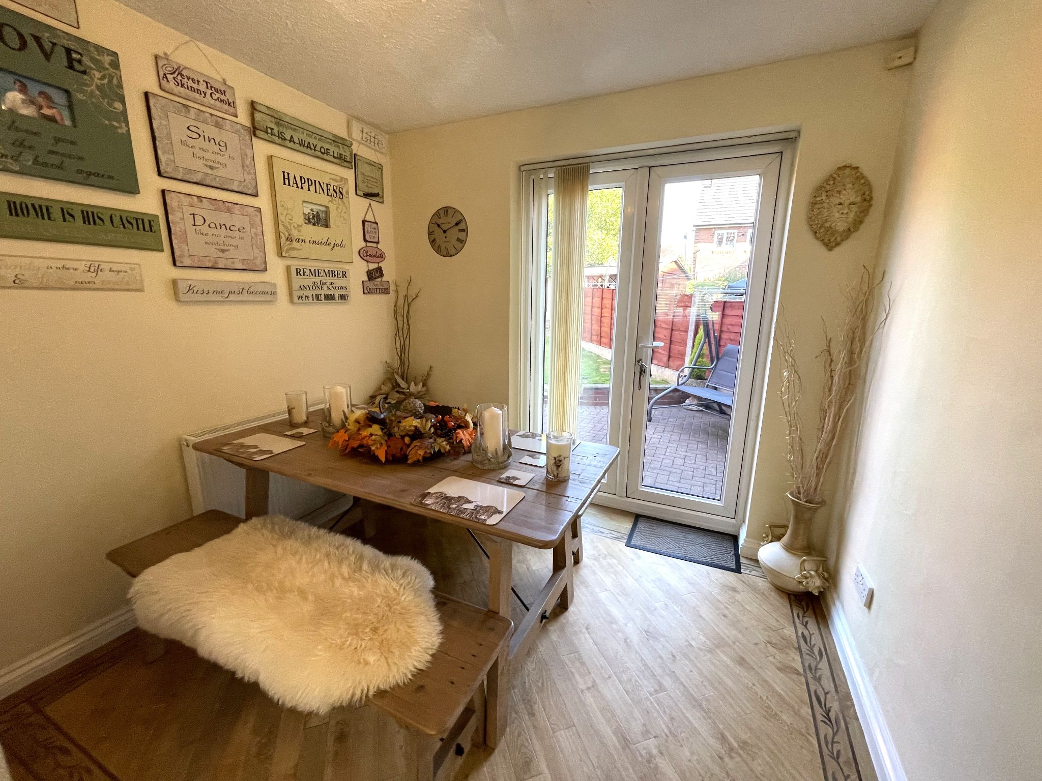 3 bedroom semi-detached house For Sale in Manchester - Photograph 7.