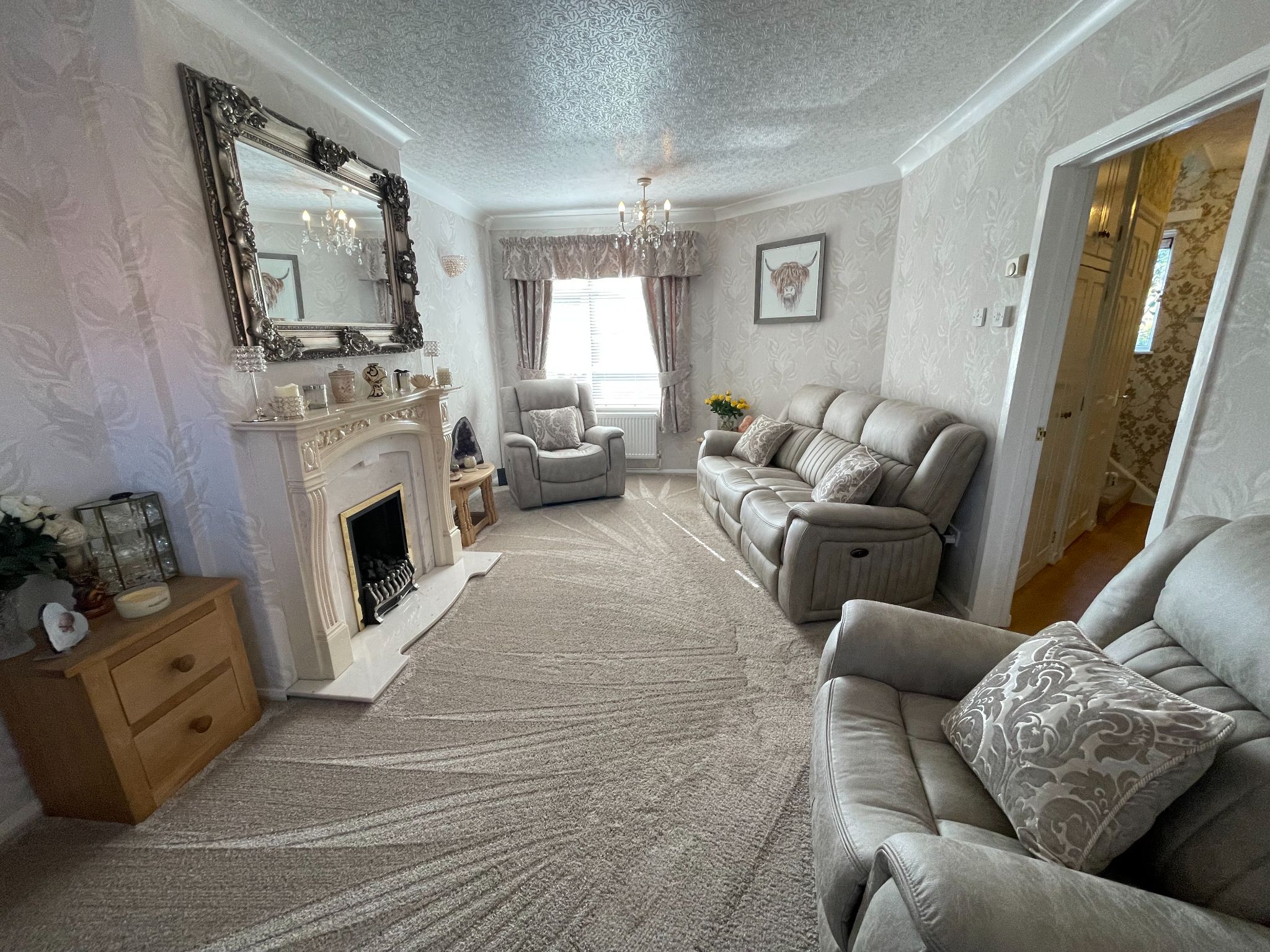 3 bedroom semi-detached house For Sale in Manchester - Photograph 5.