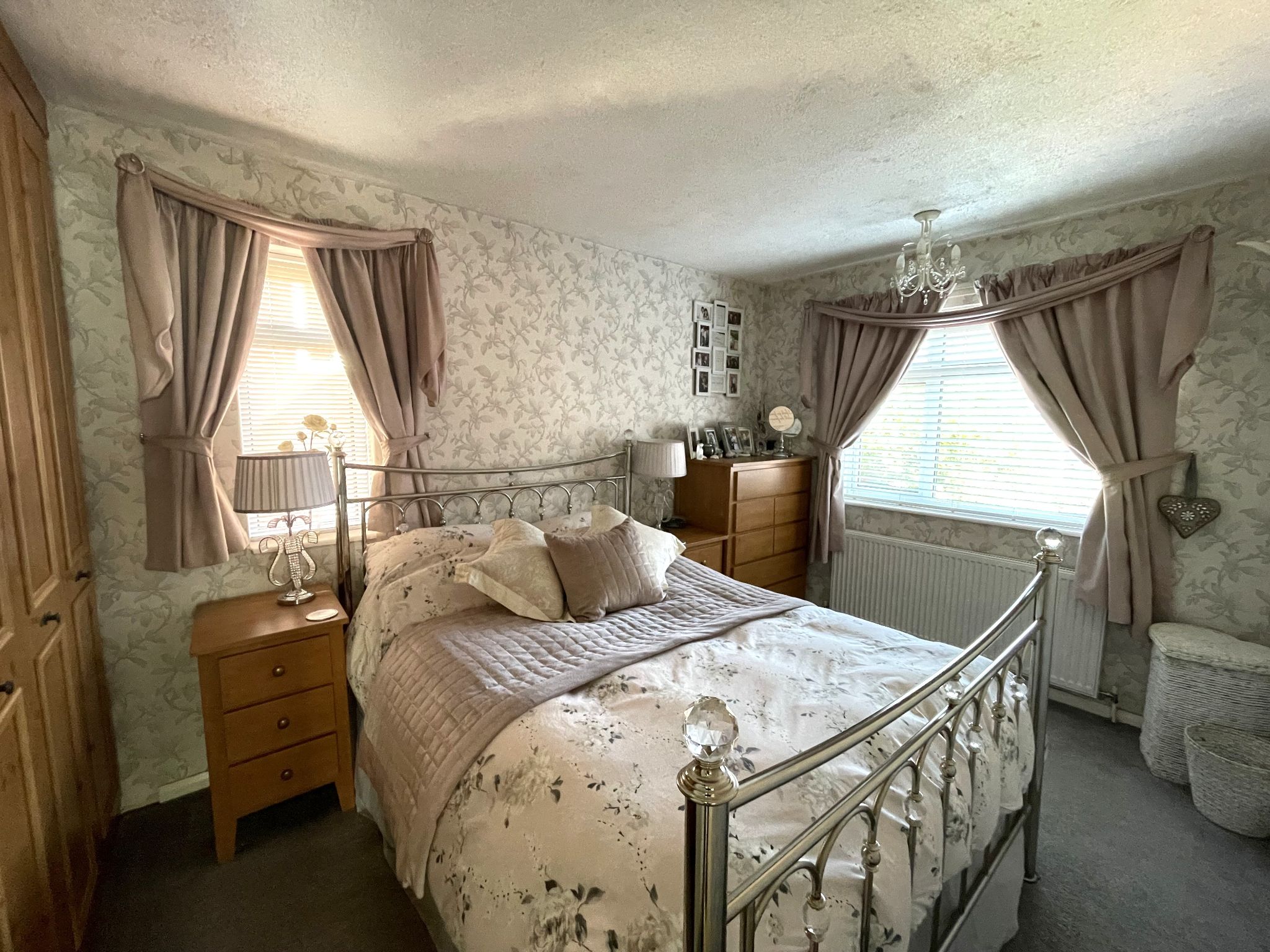 3 bedroom semi-detached house For Sale in Manchester - Photograph 11.