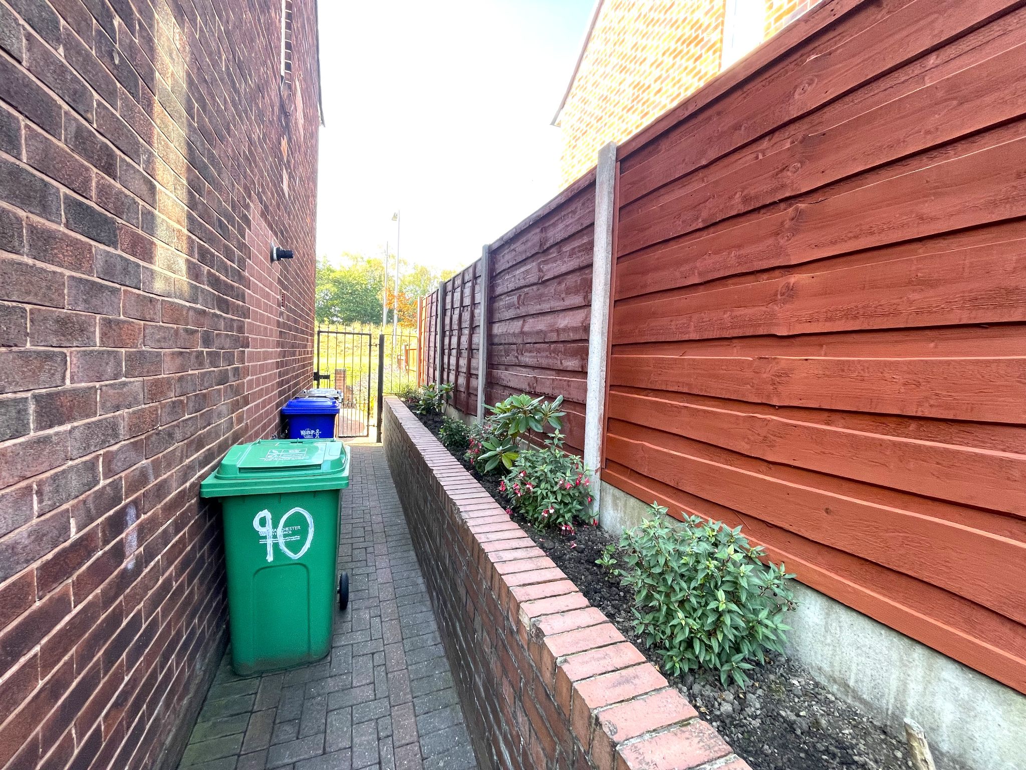 3 bedroom semi-detached house For Sale in Manchester - Photograph 18.