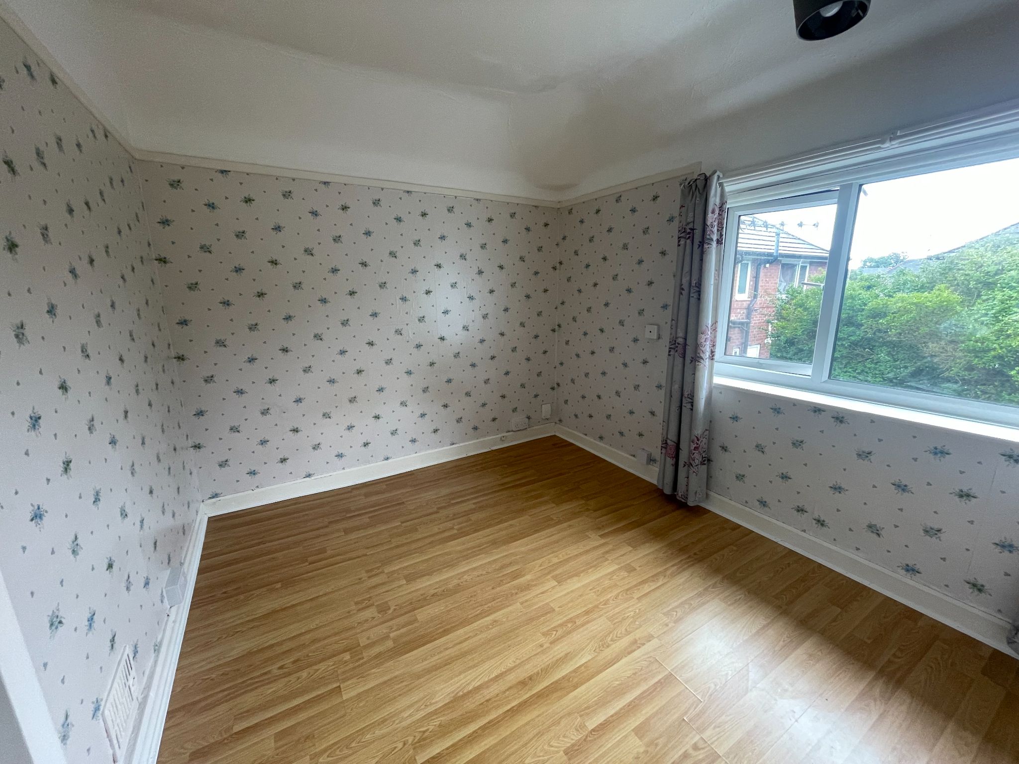3 bedroom end terraced house For Sale in Manchester - Photograph 8.