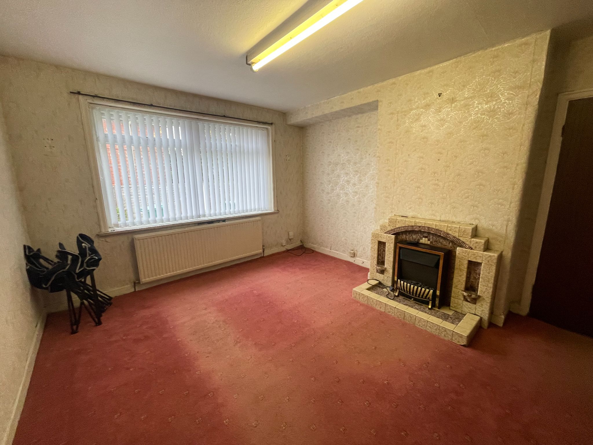 3 bedroom semi-detached house Sale Agreed in Manchester - Photograph 2.