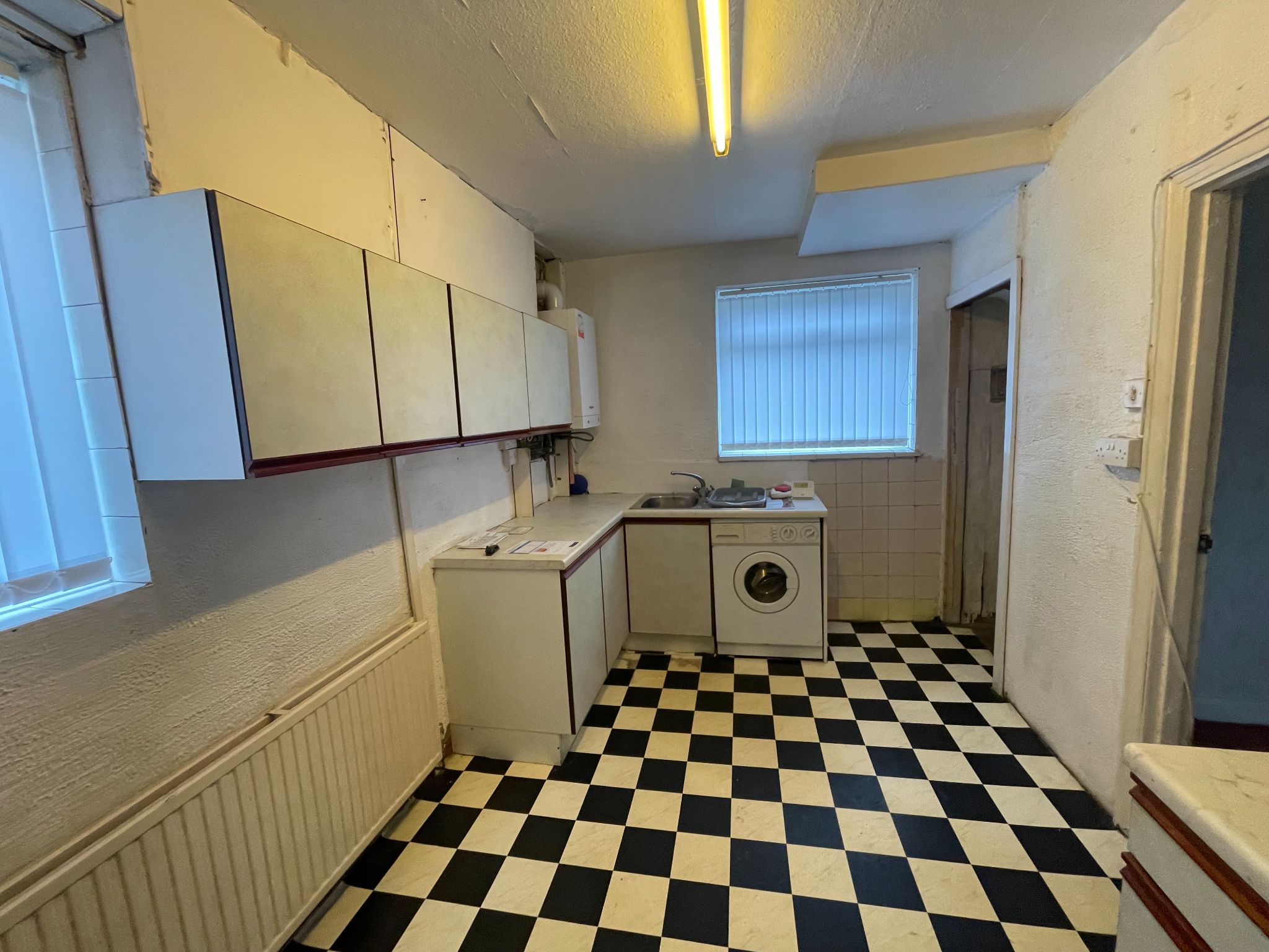 3 bedroom semi-detached house Sale Agreed in Manchester - Photograph 5.