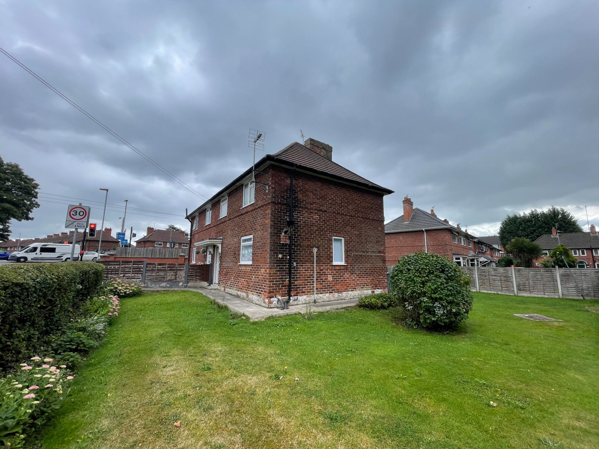 3 bedroom semi-detached house Sale Agreed in Manchester - Photograph 13.