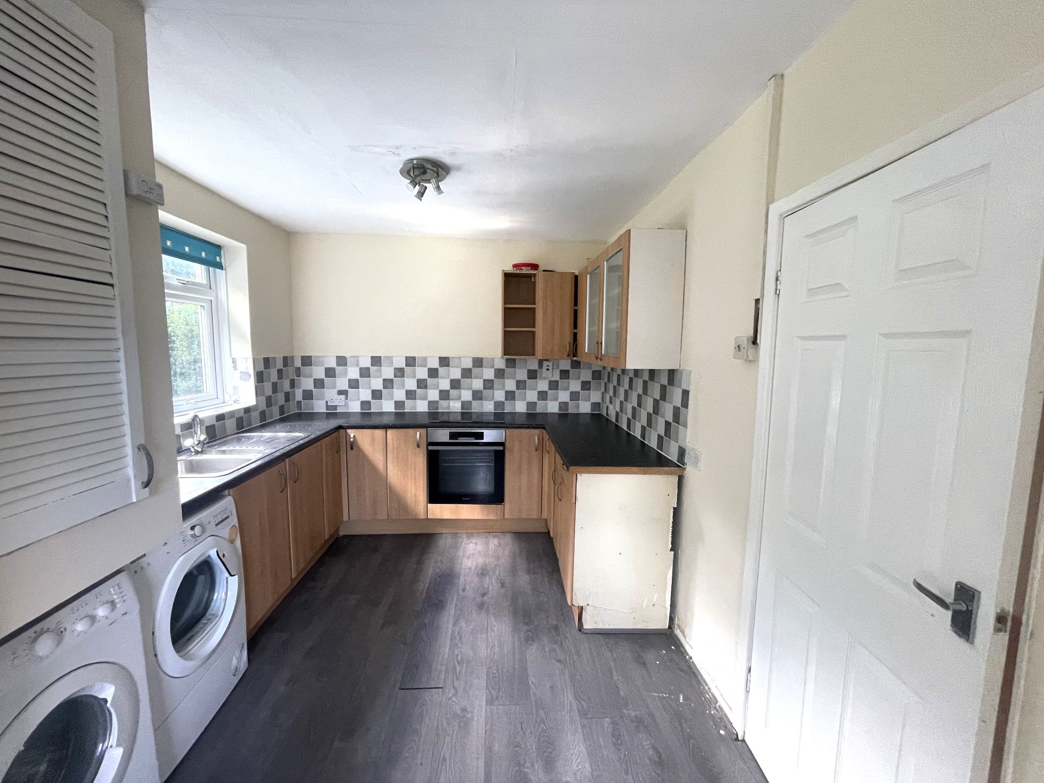 3 bedroom mid terraced house For Sale in Manchester - Photograph 6.
