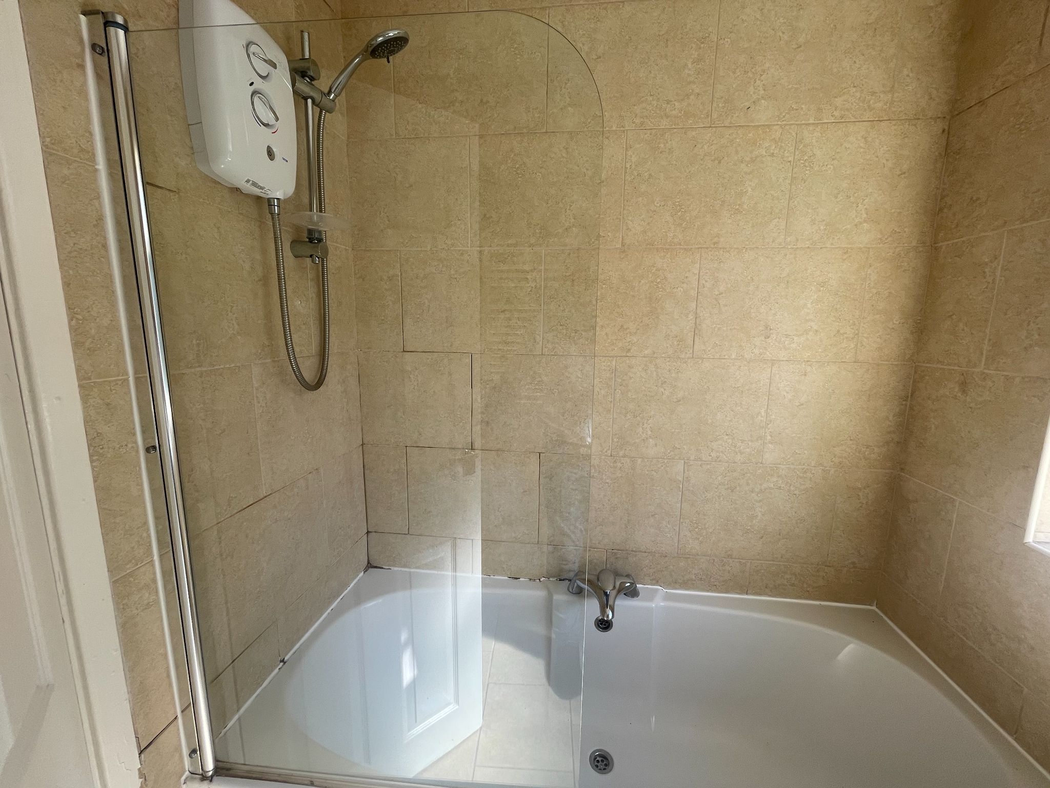 3 bedroom mid terraced house For Sale in Manchester - Photograph 16.