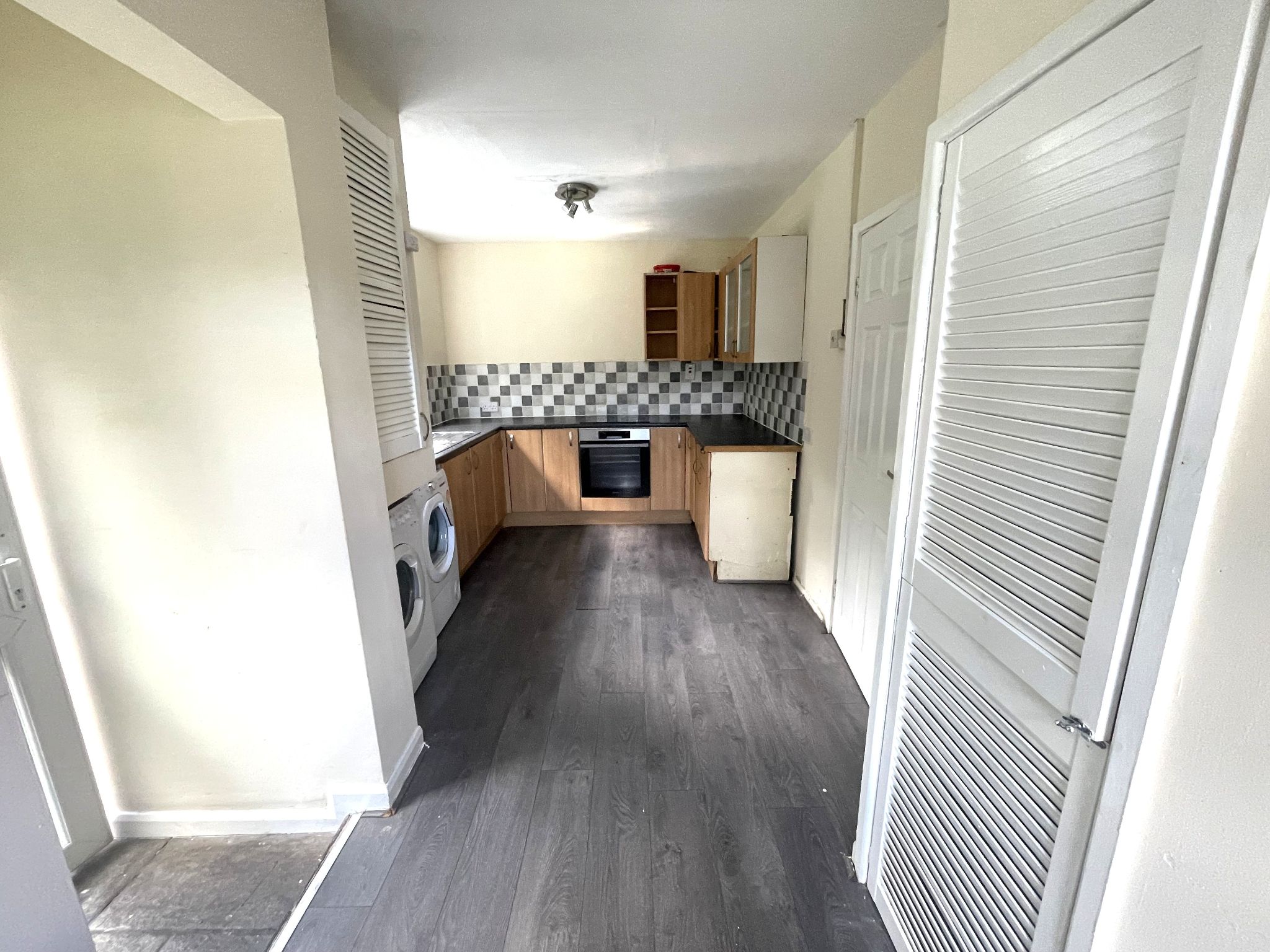 3 bedroom mid terraced house For Sale in Manchester - Photograph 7.