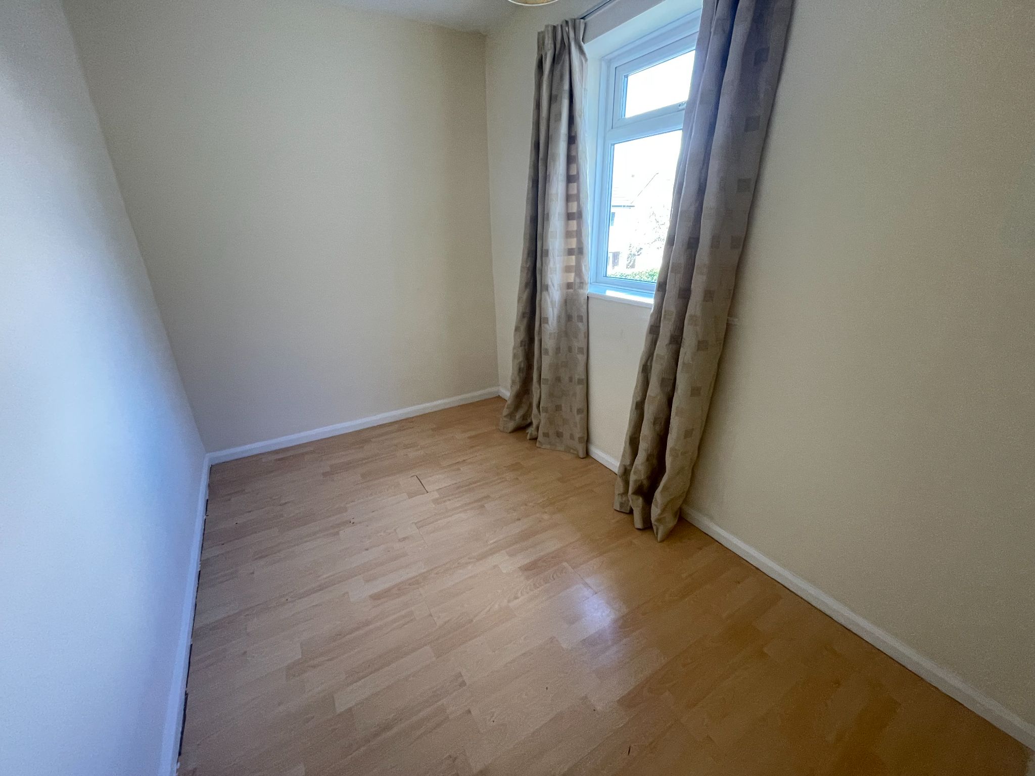 3 bedroom mid terraced house For Sale in Manchester - Photograph 15.
