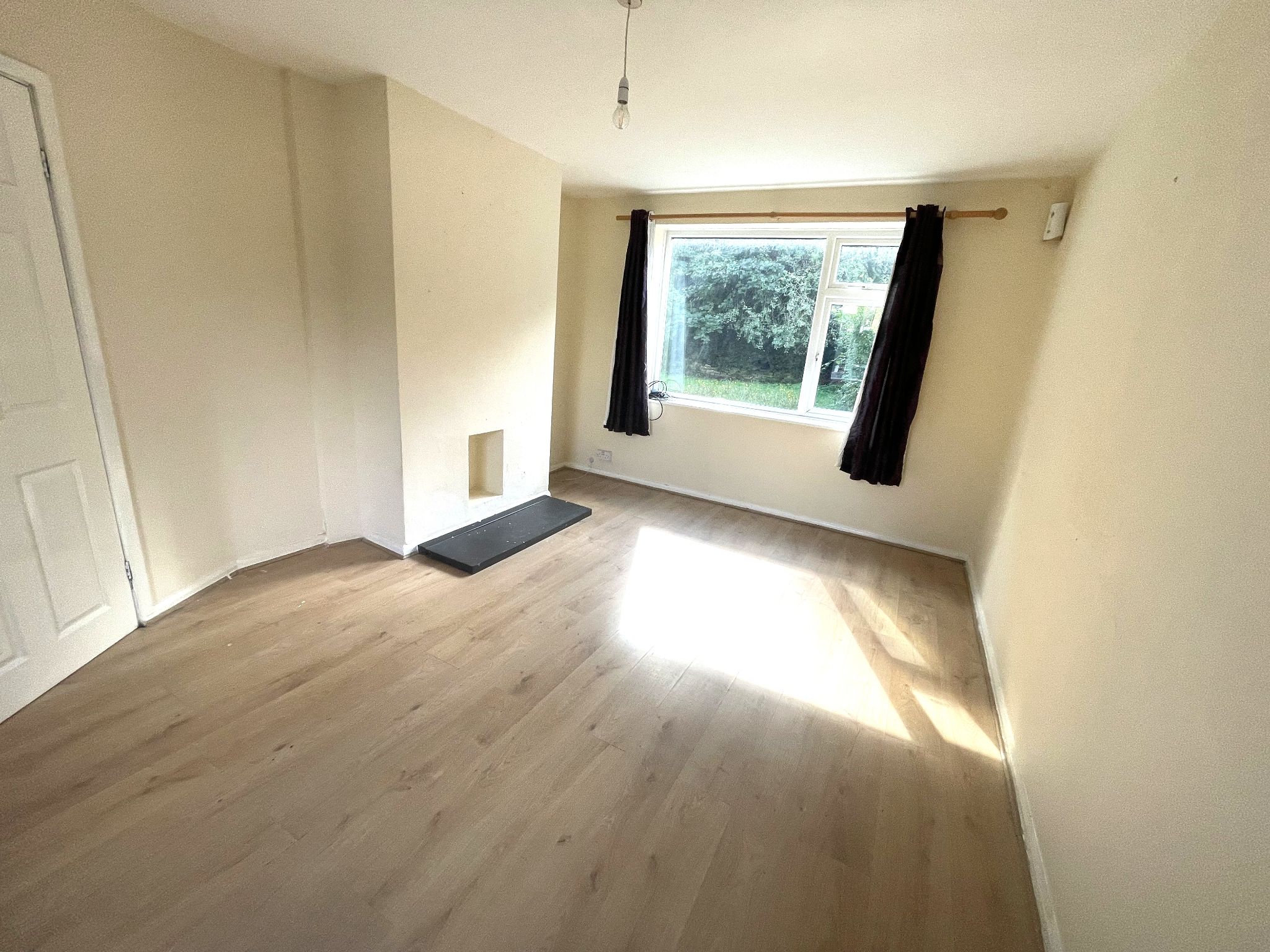 3 bedroom mid terraced house For Sale in Manchester - Photograph 5.