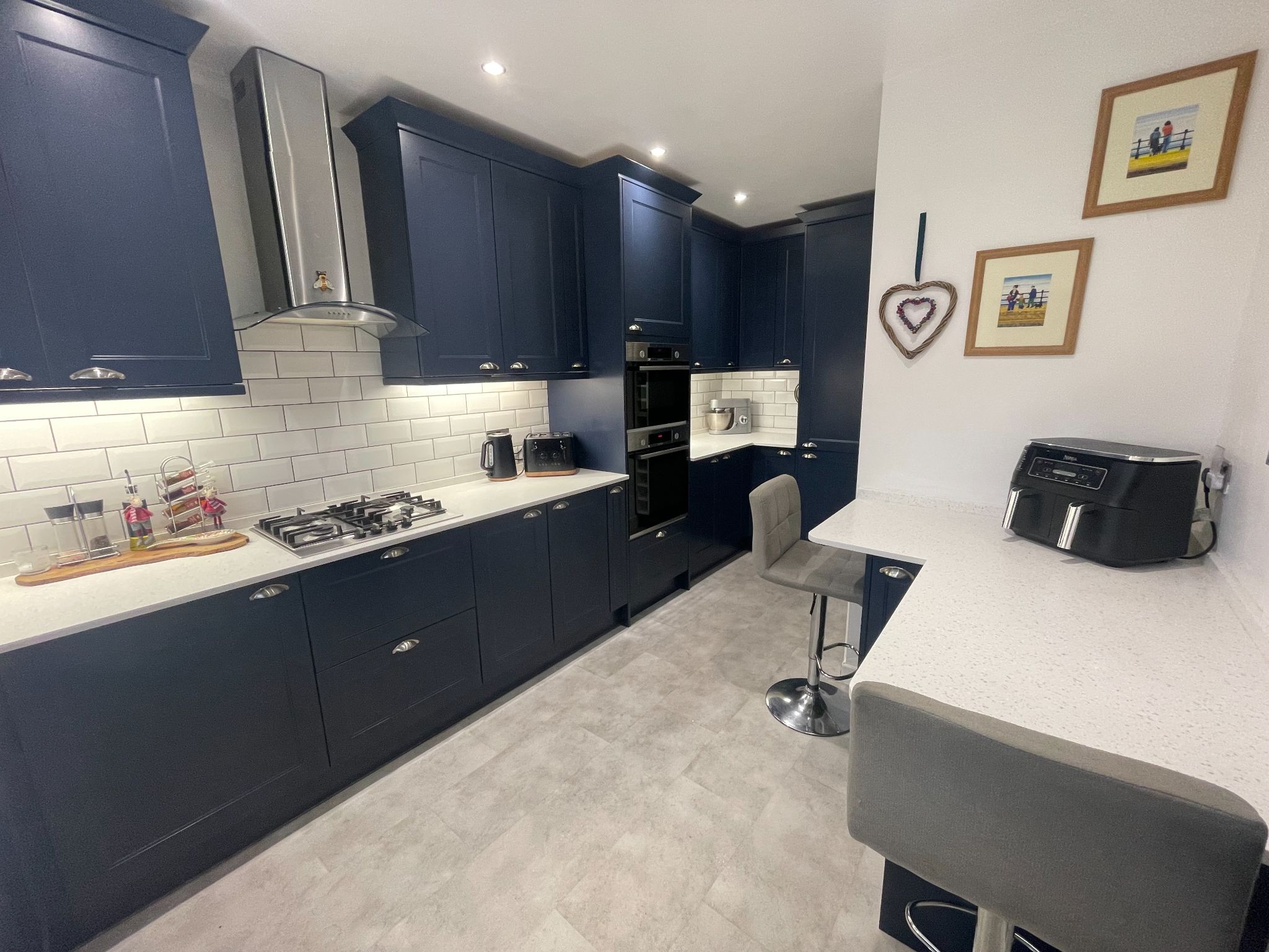 3 bedroom mid terraced house For Sale in Manchester - Photograph 4.