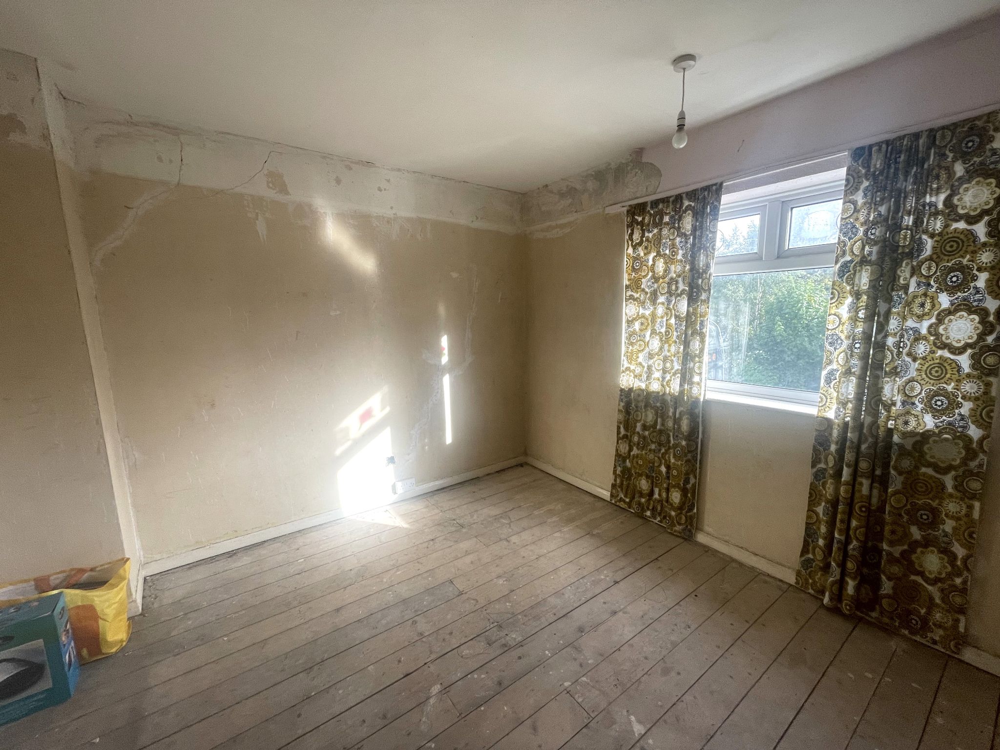 3 bedroom mid terraced house For Sale in Manchester - Photograph 7.