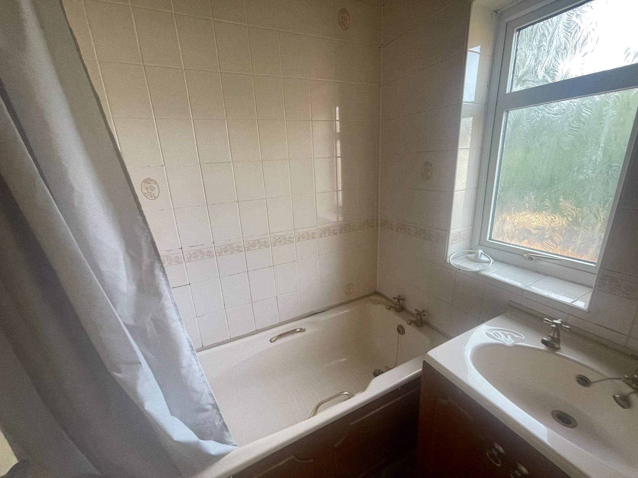 3 bedroom mid terraced house For Sale in Manchester - Photograph 11.