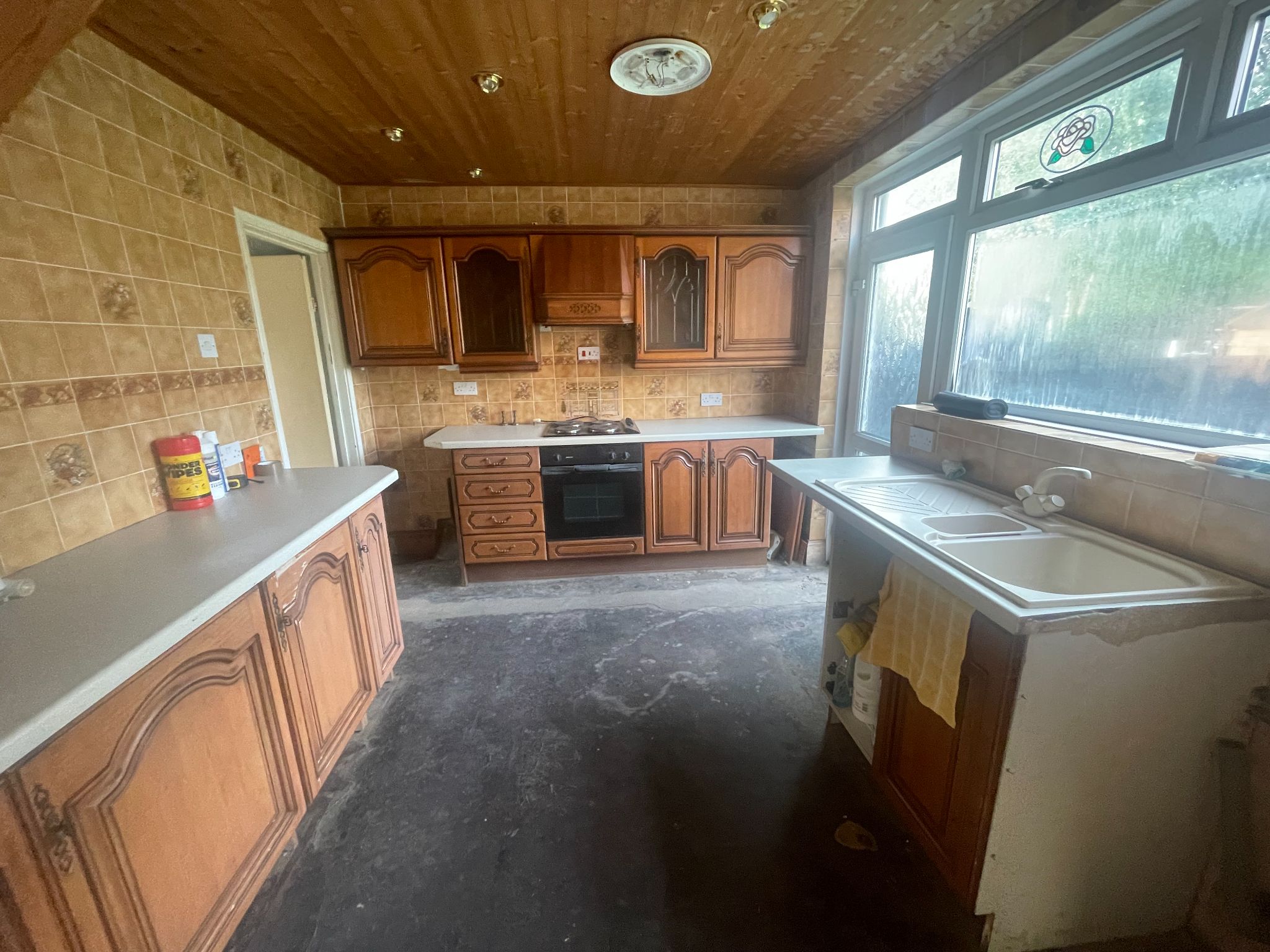 3 bedroom mid terraced house For Sale in Manchester - Photograph 4.