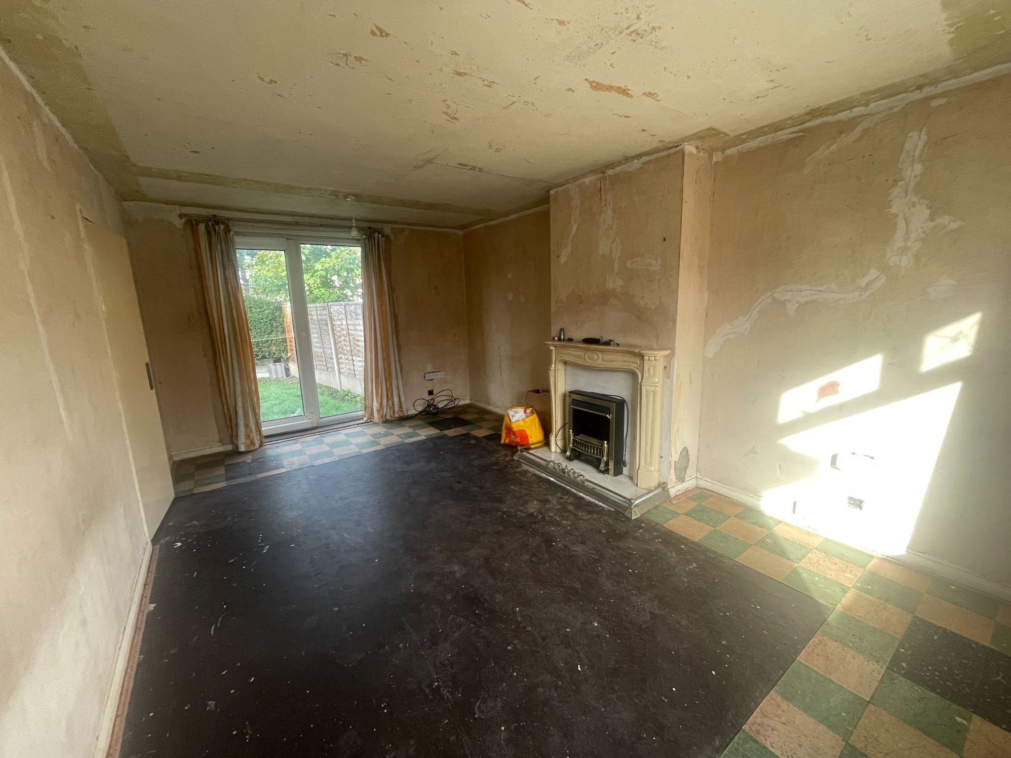 3 bedroom mid terraced house For Sale in Manchester - Property photograph.