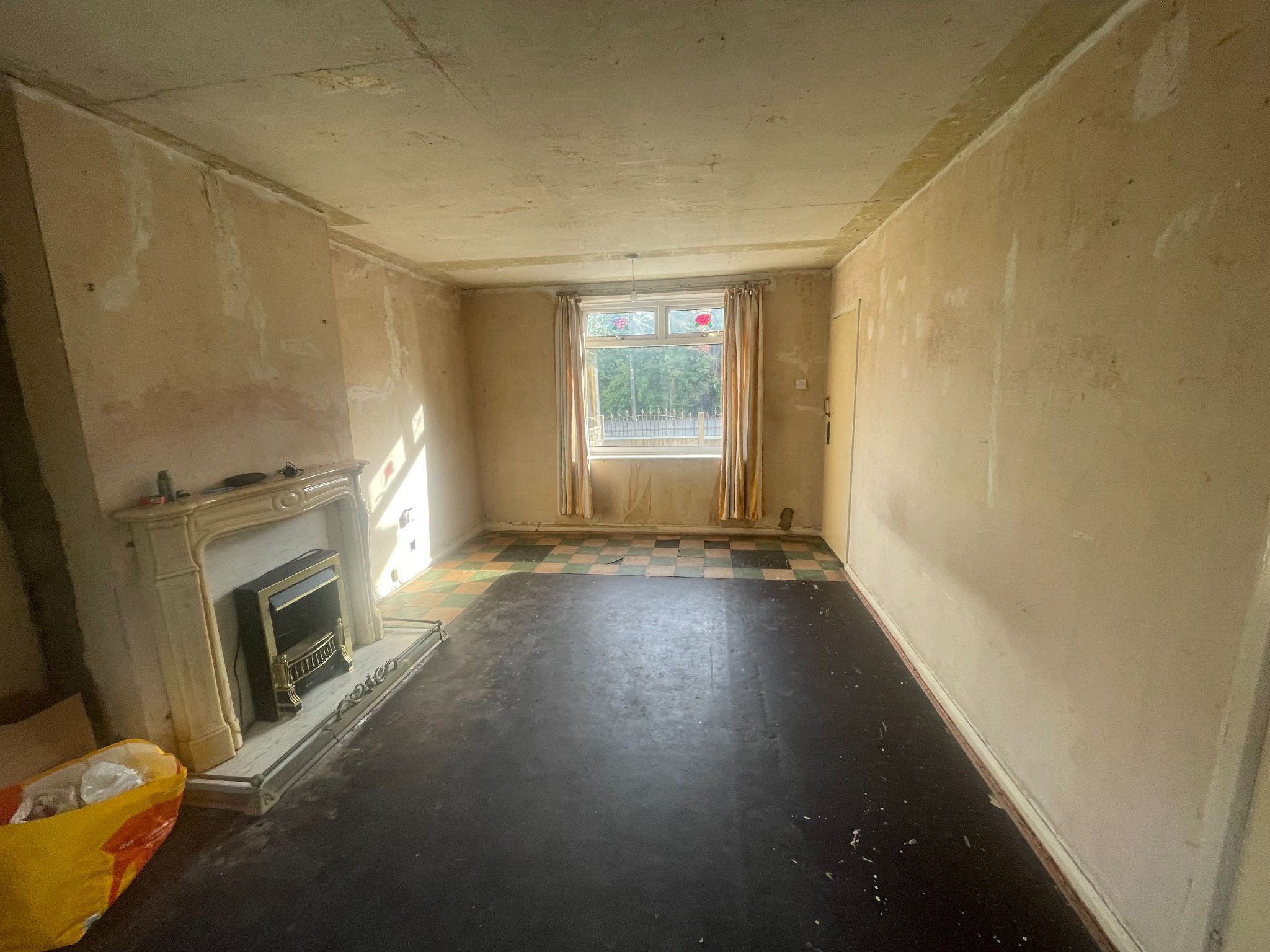 3 bedroom mid terraced house For Sale in Manchester - Property photograph.