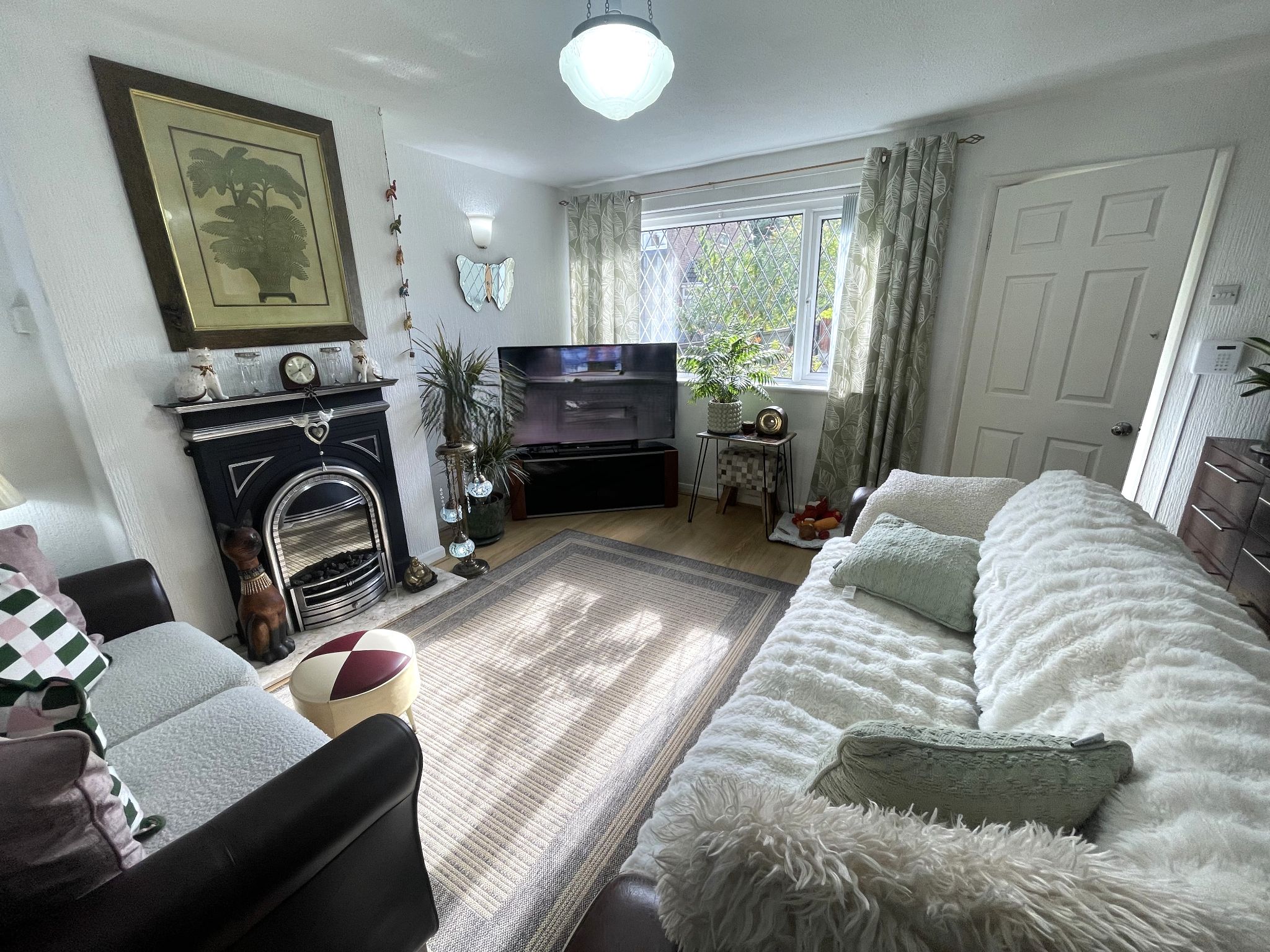 3 bedroom mid terraced house For Sale in Manchester - Property photograph.