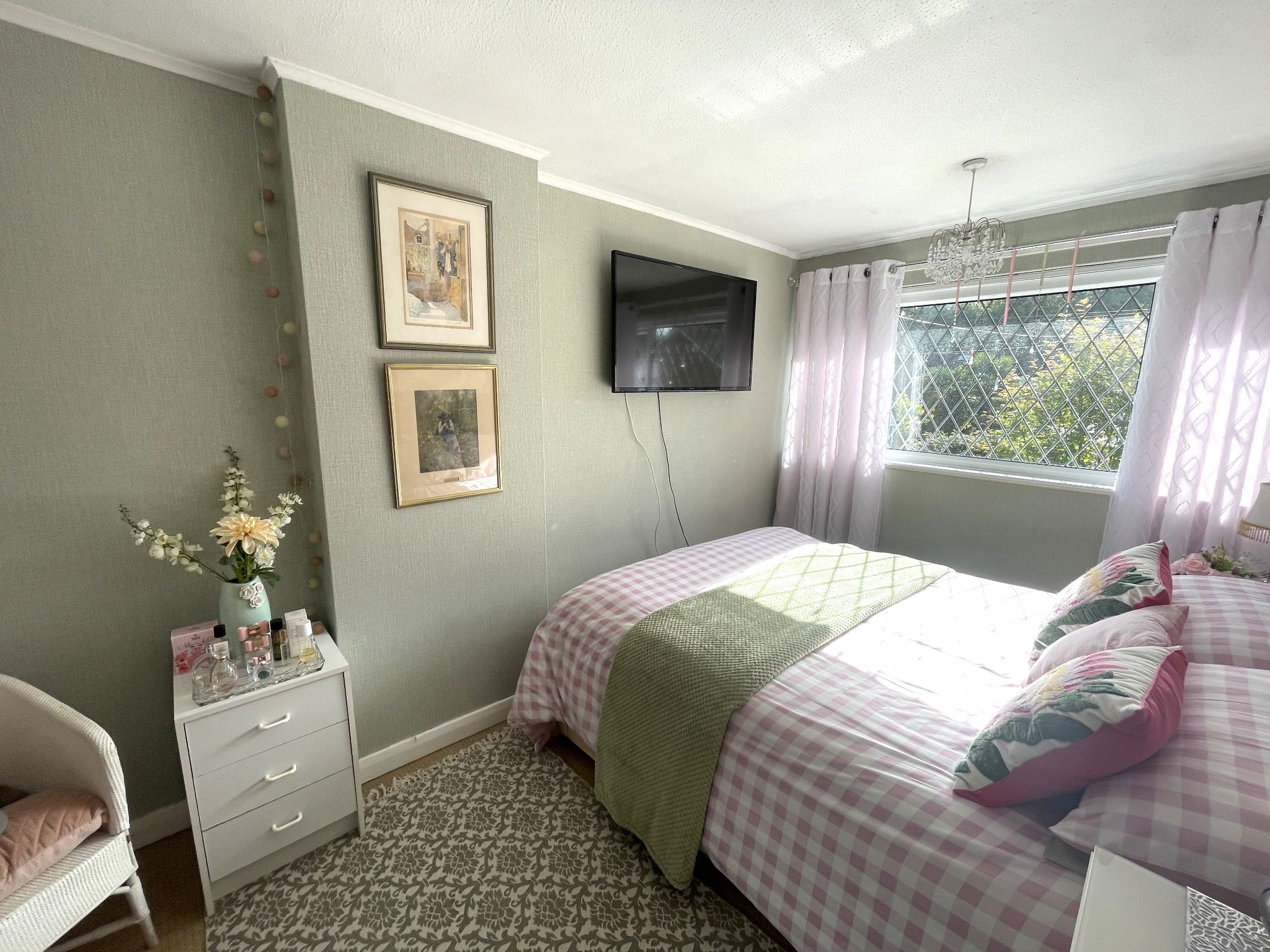 3 bedroom mid terraced house For Sale in Manchester - Photograph 9.
