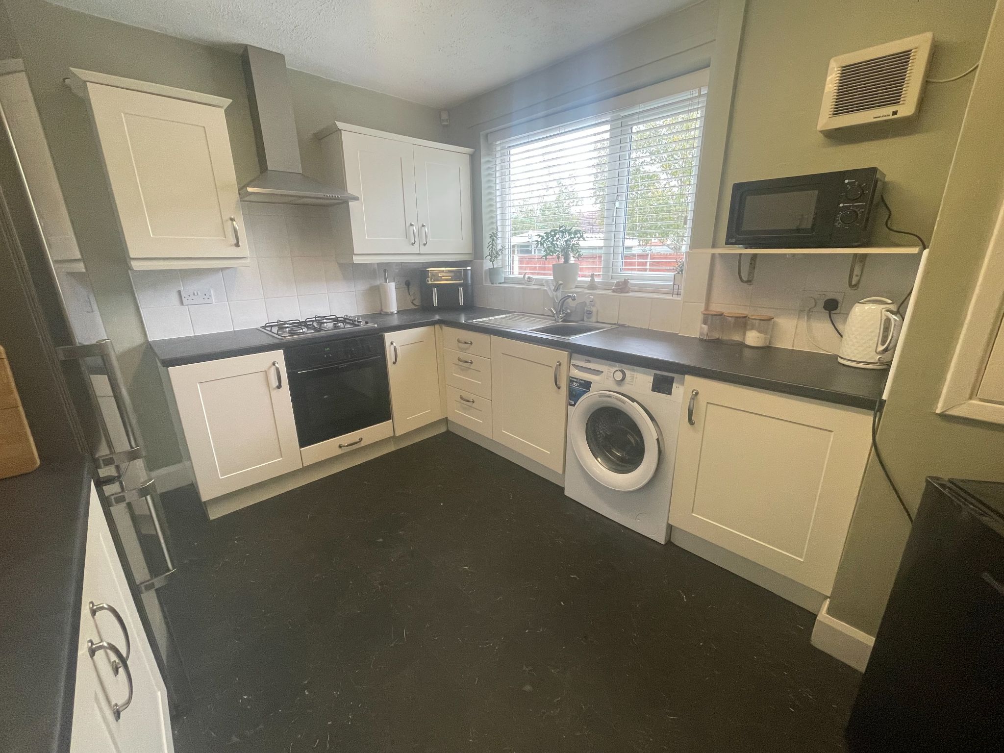 3 bedroom semi-detached house For Sale in Manchester - Photograph 16.