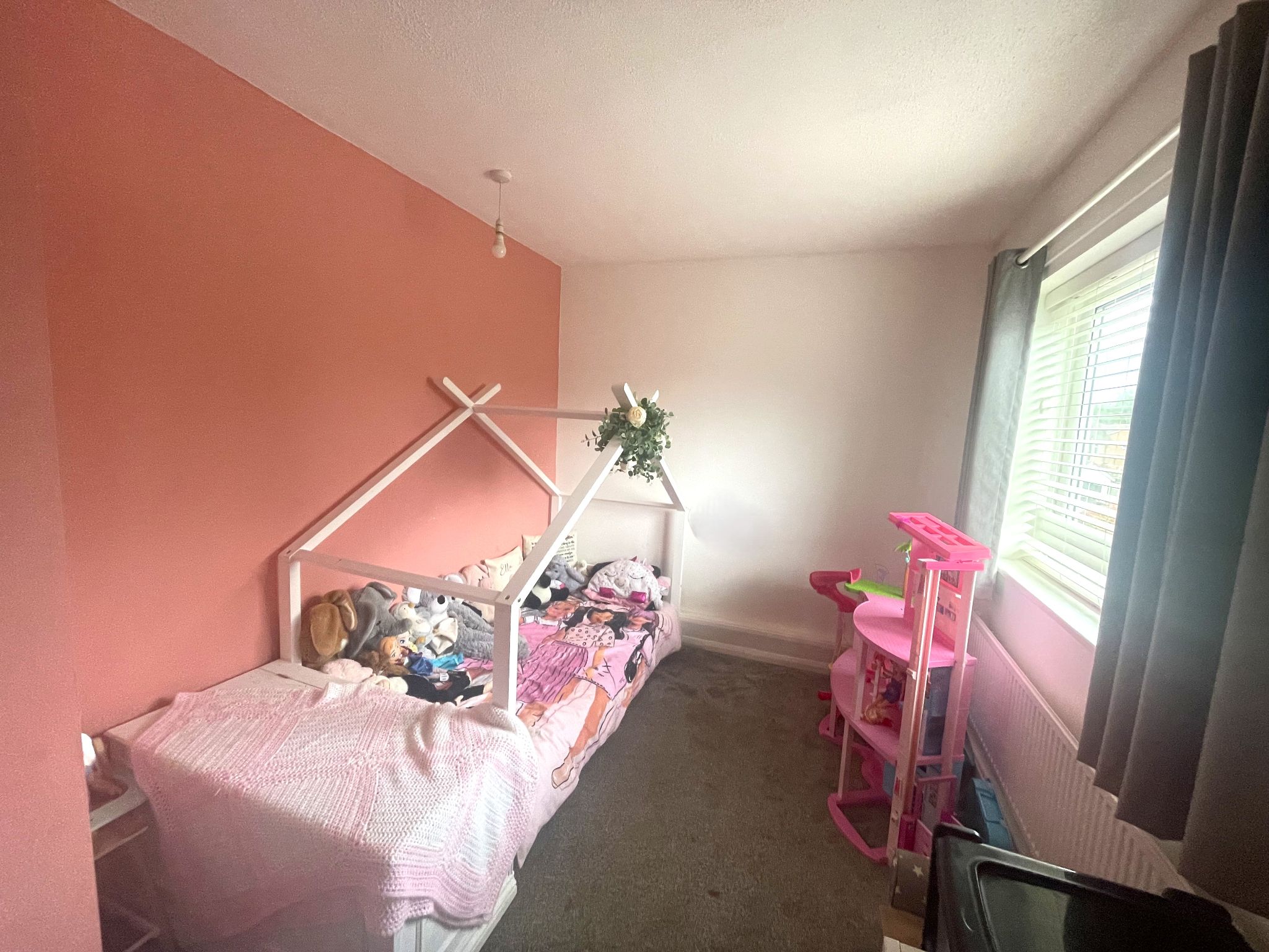 3 bedroom semi-detached house For Sale in Manchester - Photograph 7.