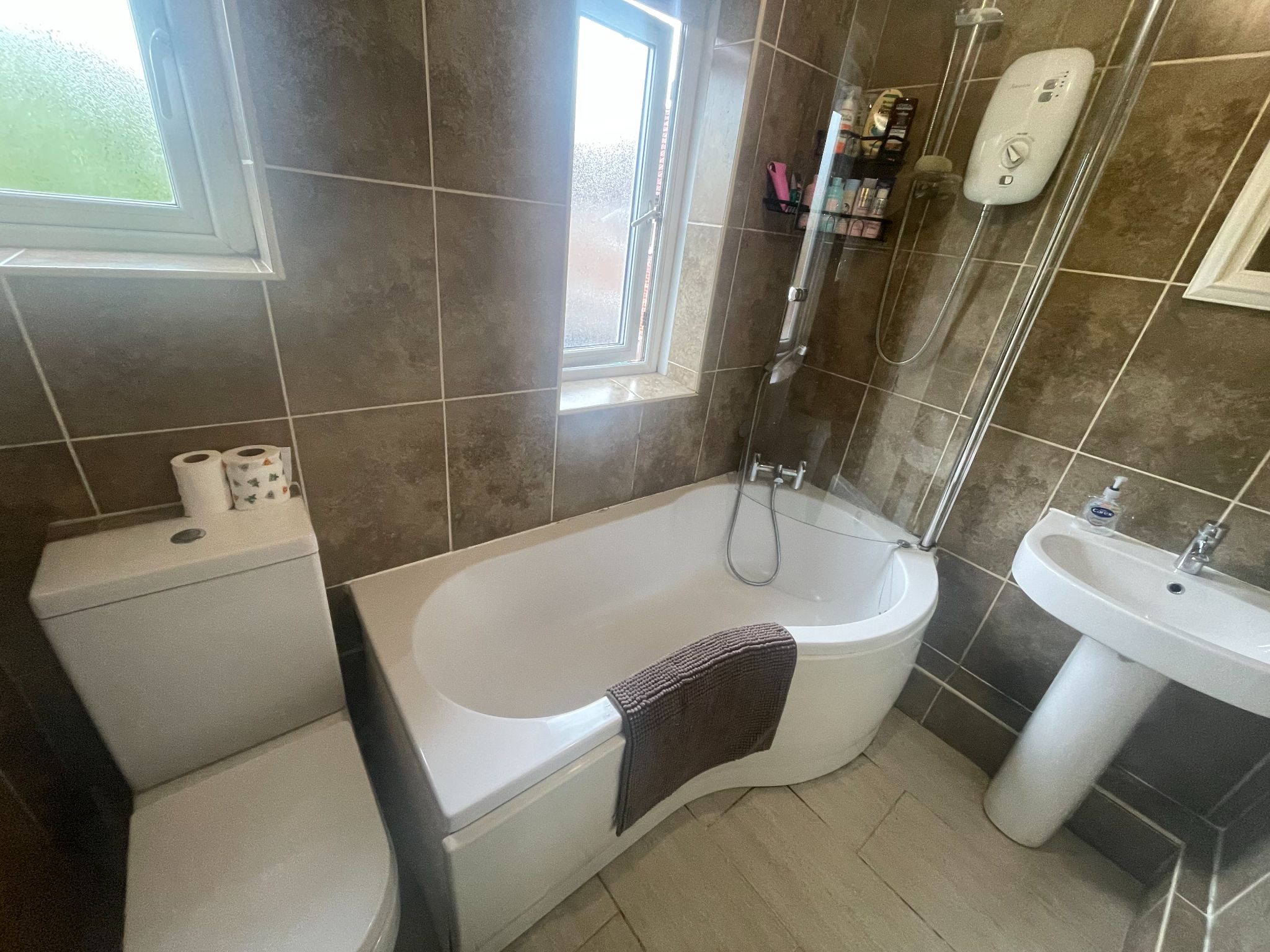 3 bedroom semi-detached house For Sale in Manchester - Photograph 12.