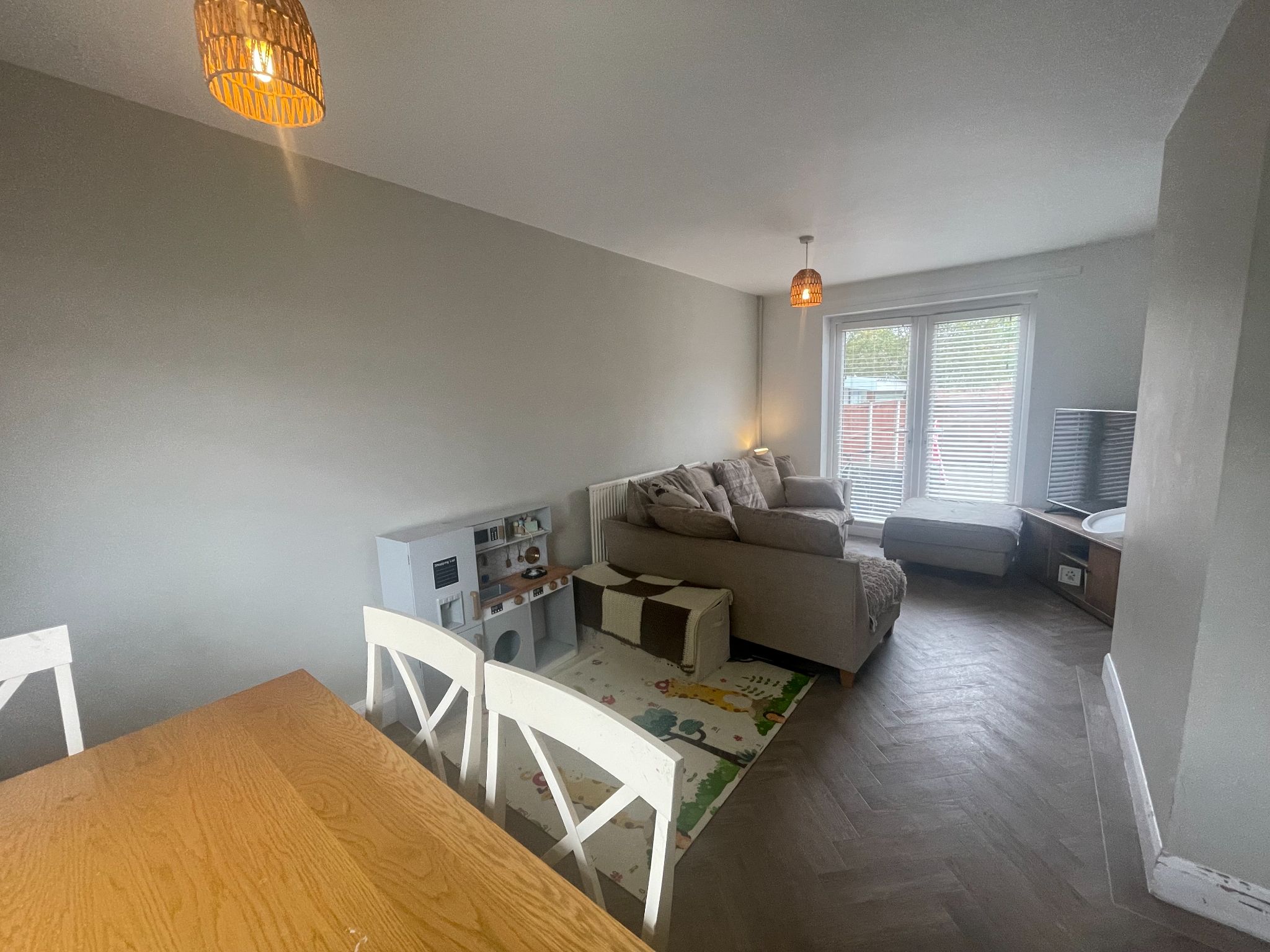 3 bedroom semi-detached house For Sale in Manchester - Property photograph.