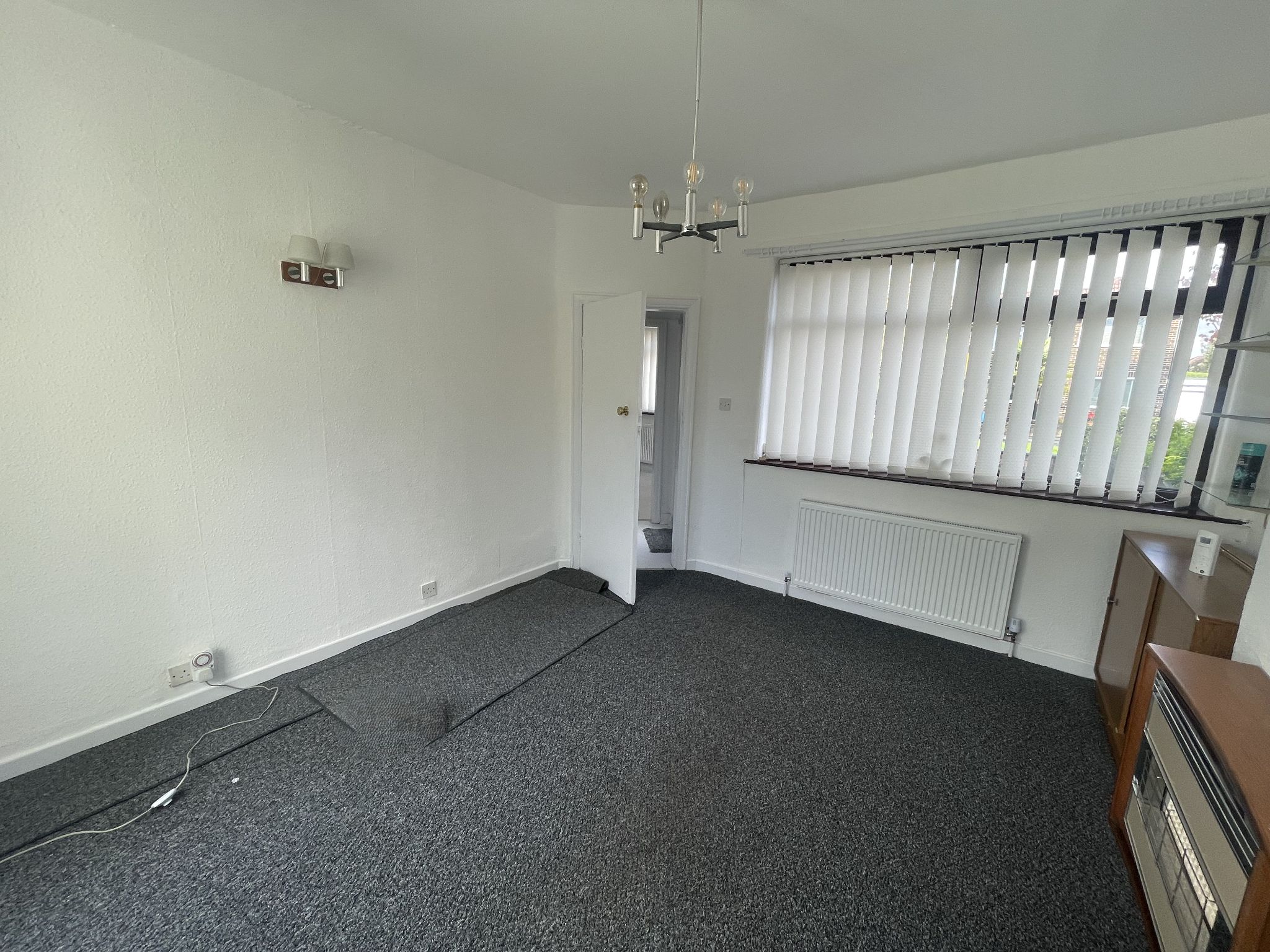 3 bedroom semi-detached house For Sale in Manchester - Photograph 5.