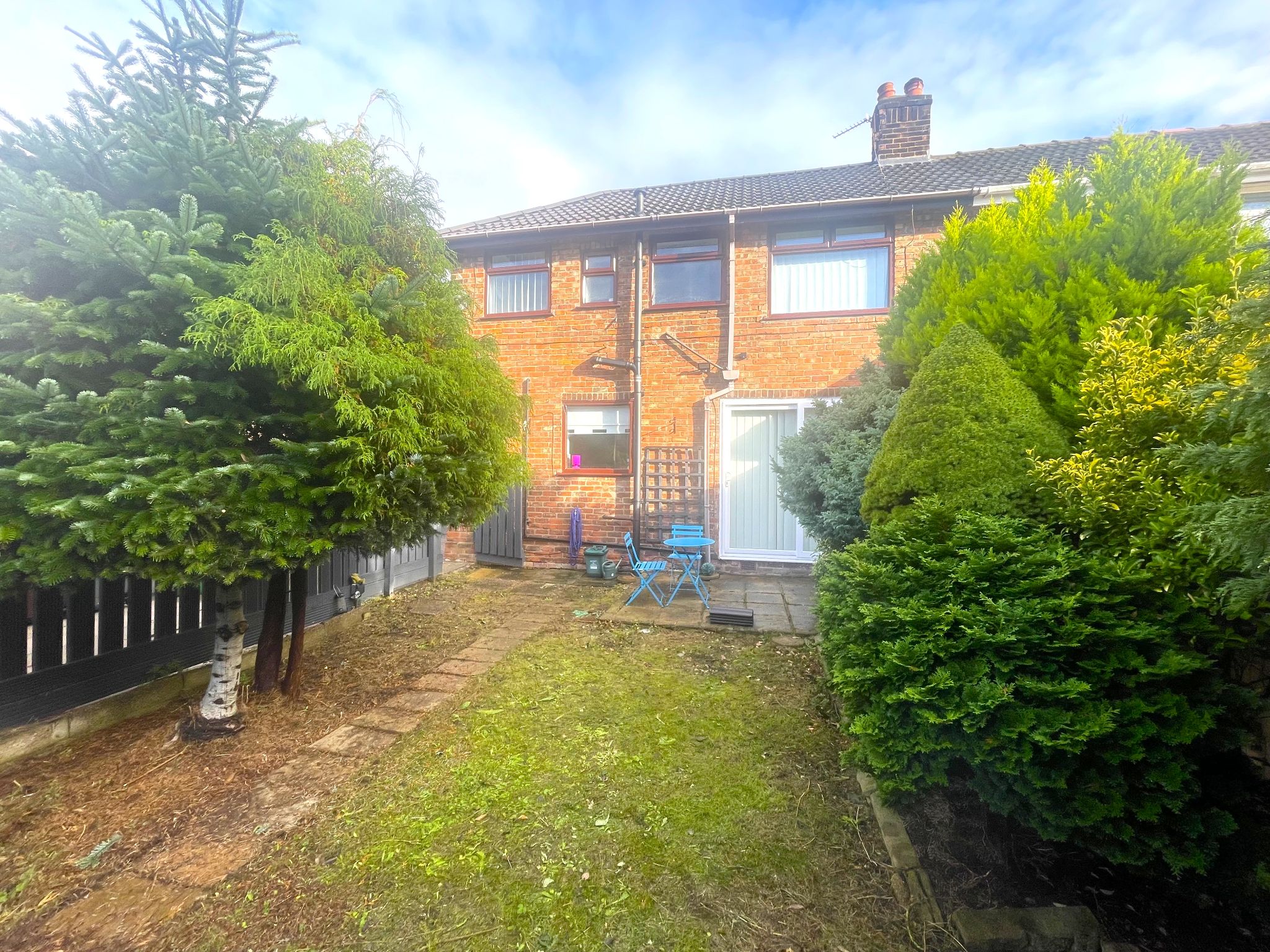 3 bedroom semi-detached house For Sale in Manchester - Photograph 37.
