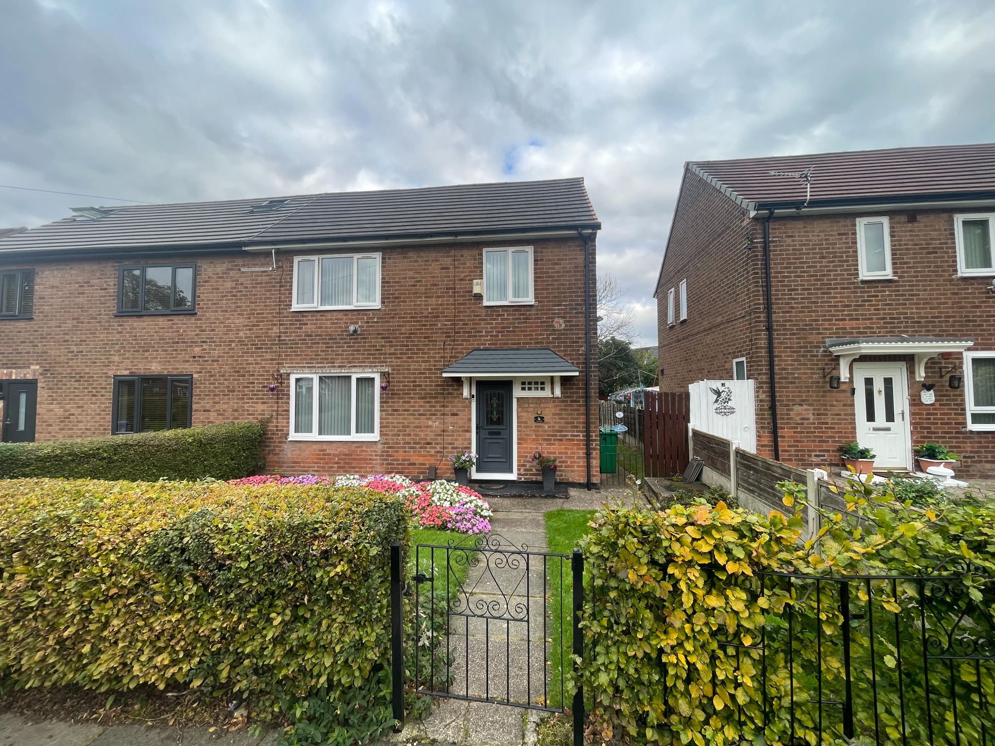 3 bedroom semi-detached house For Sale in Manchester - Property photograph.