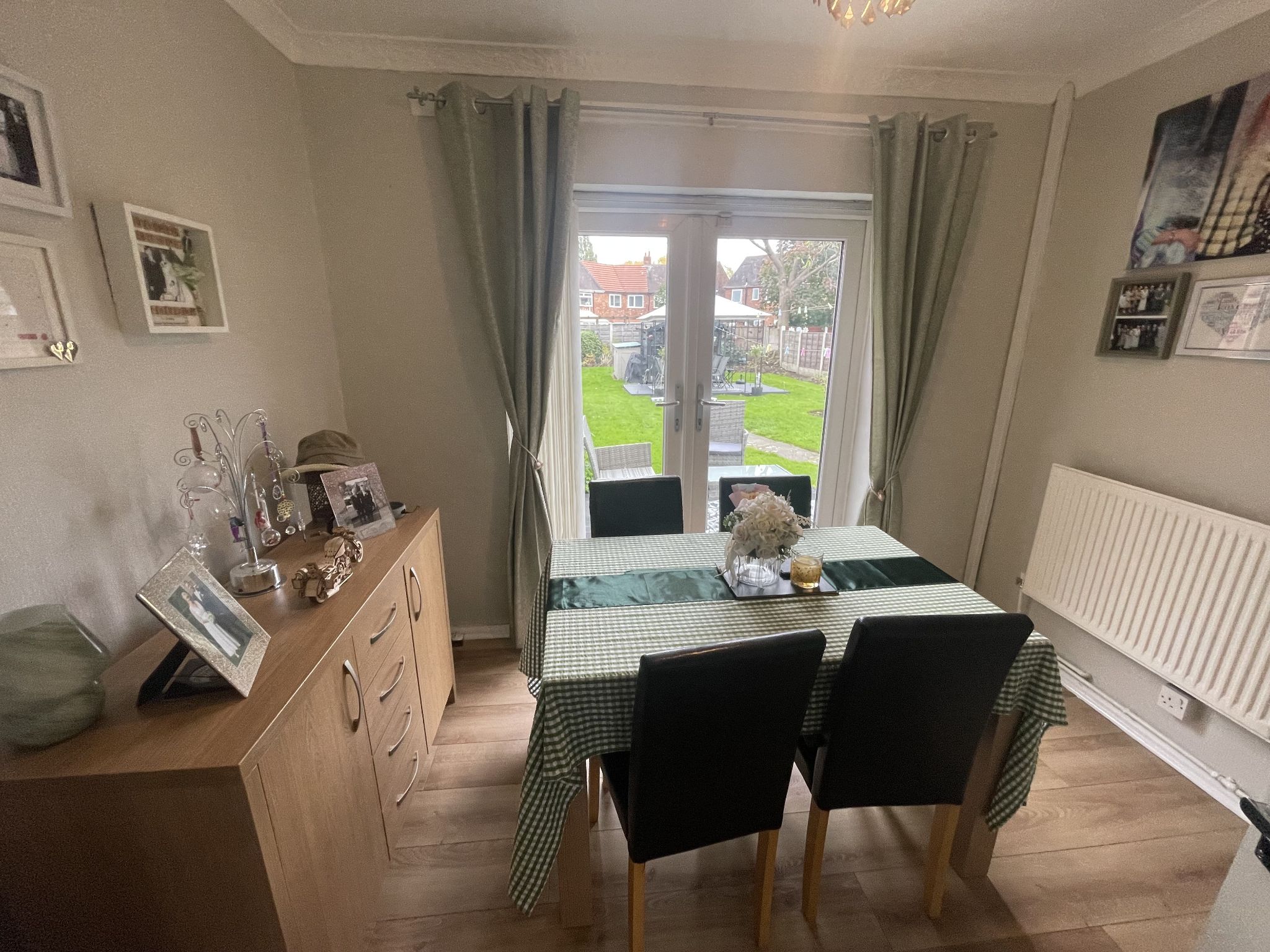 3 bedroom semi-detached house For Sale in Manchester - Photograph 5.