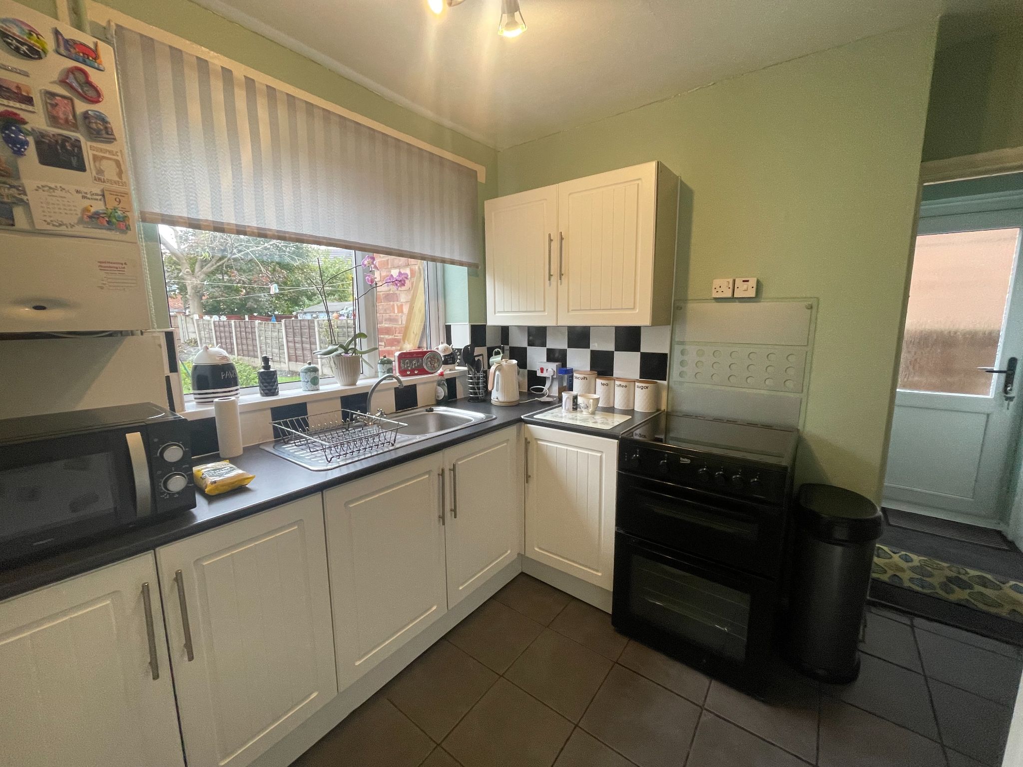 3 bedroom semi-detached house For Sale in Manchester - Photograph 6.